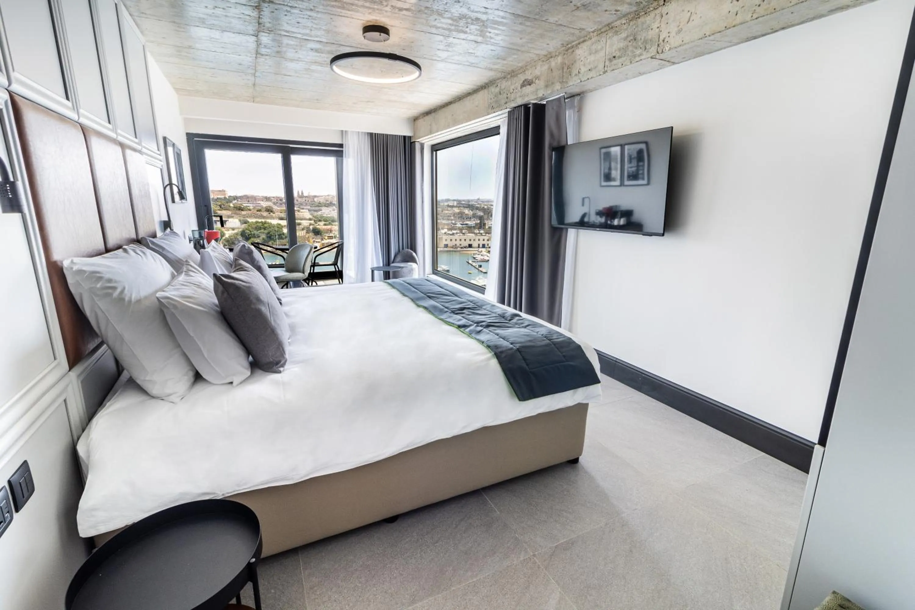 Bedroom, Bed in The Londoner Hotel Sliema