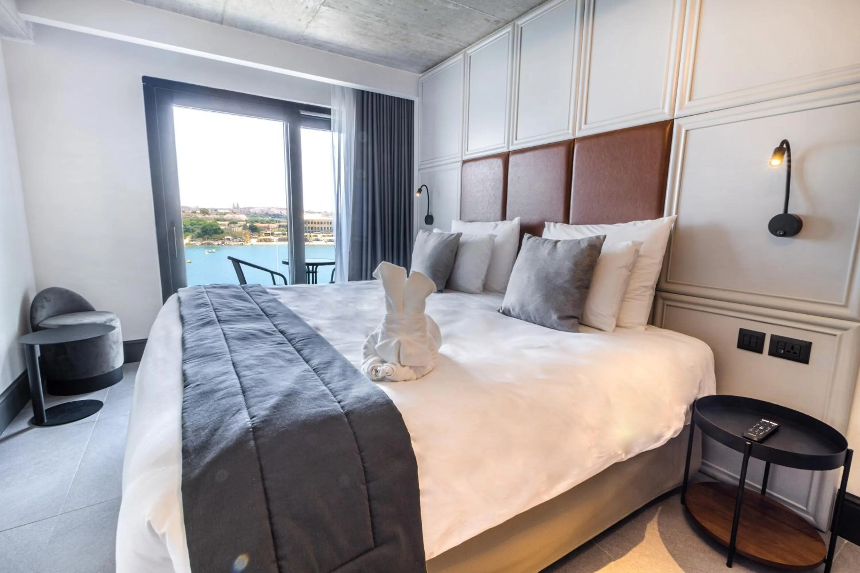 Bed in The Londoner Hotel Sliema