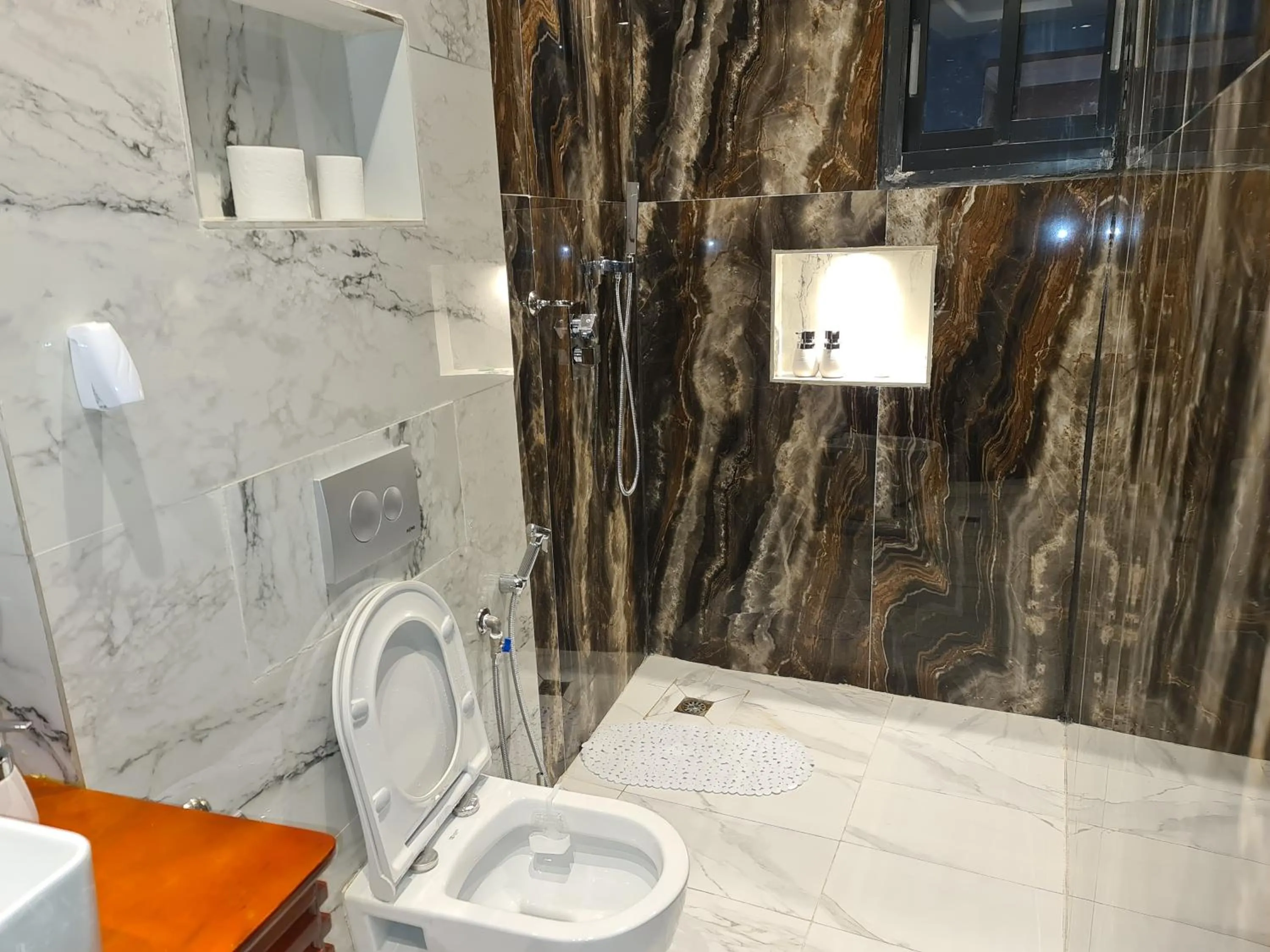 Bathroom in Suna' a Home Bonapriso