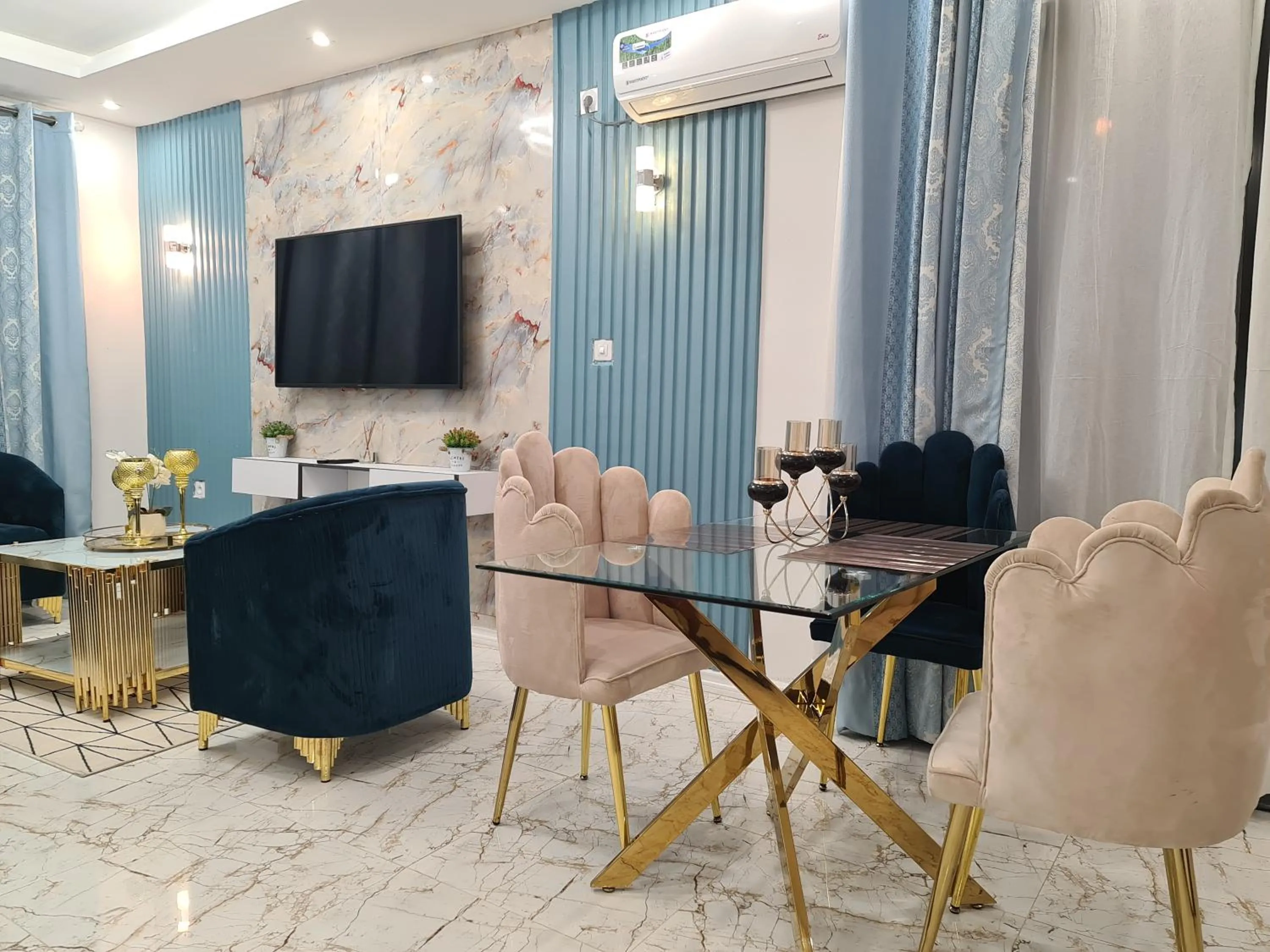 Dining area in Suna' a Home Bonapriso