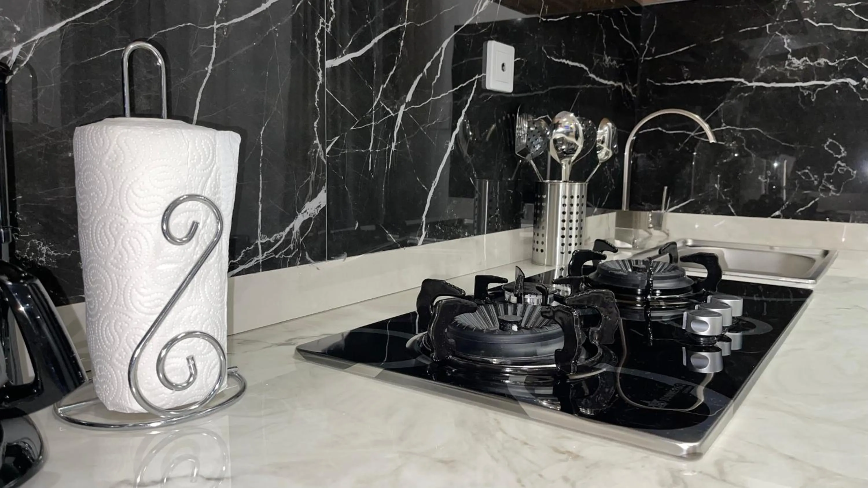 Coffee/tea facilities in Suna' a Home Bonapriso