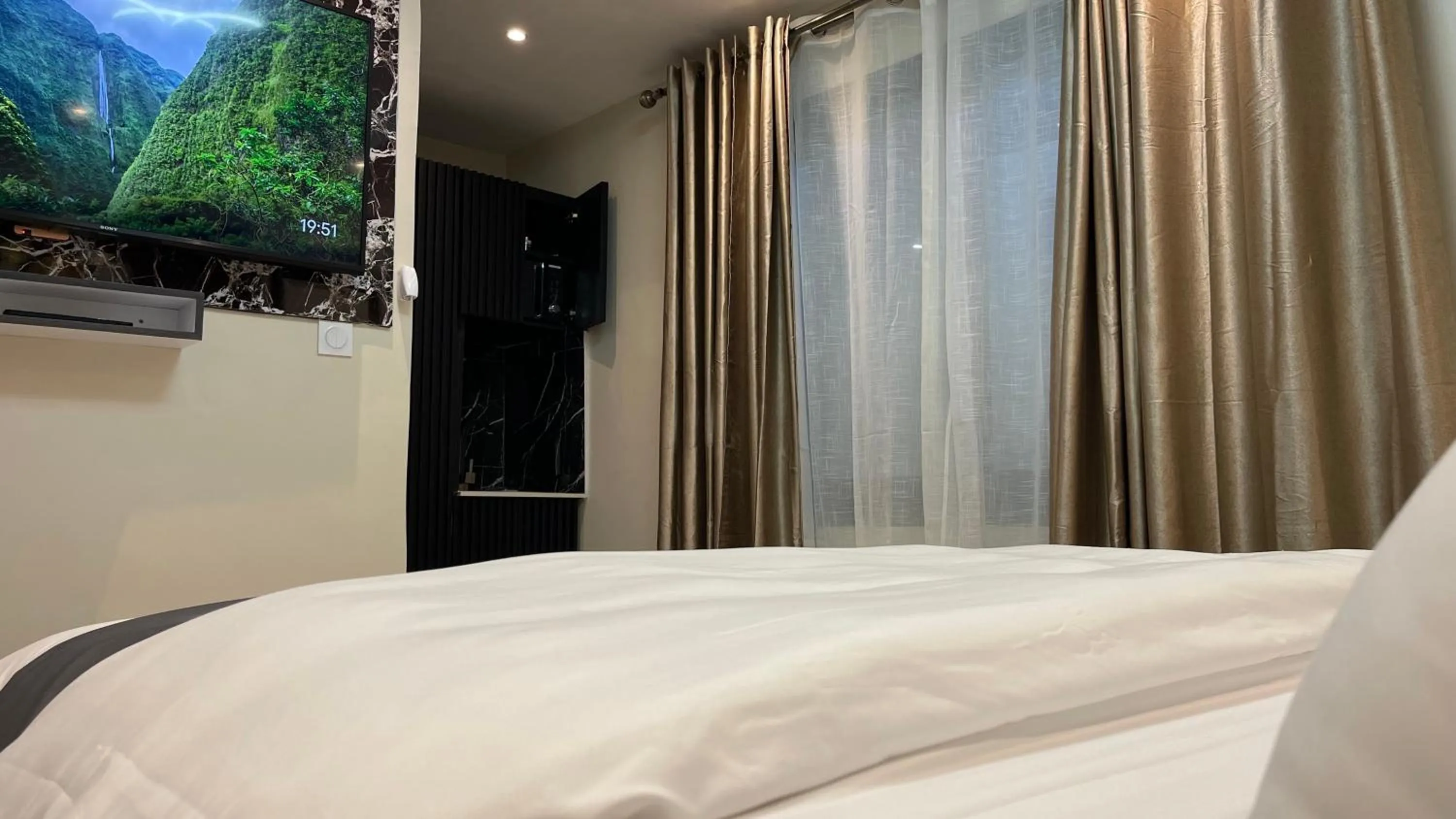 TV and multimedia, Bed in Suna' a Home Bonapriso