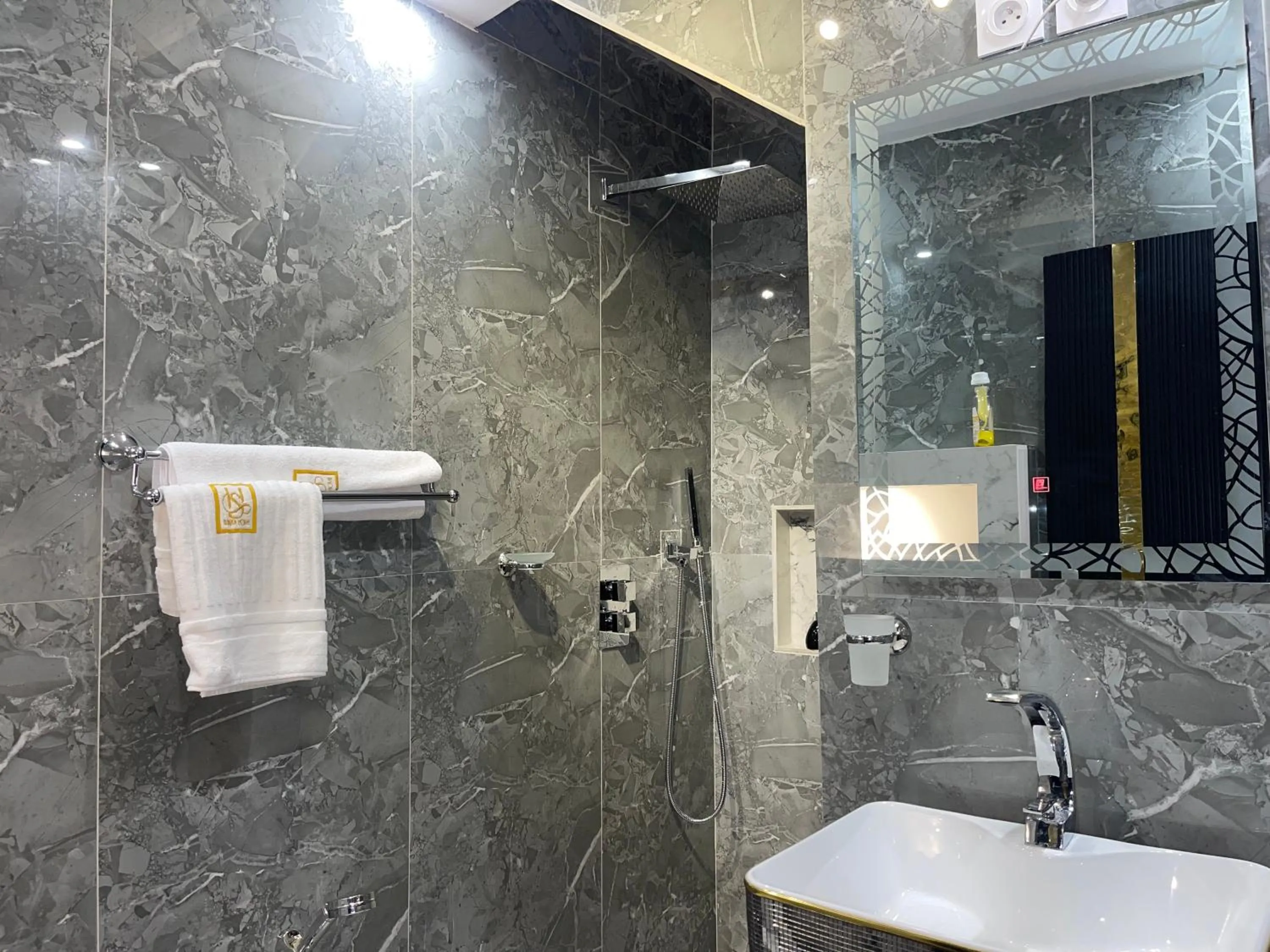 Bathroom in Suna' a Home Bonapriso