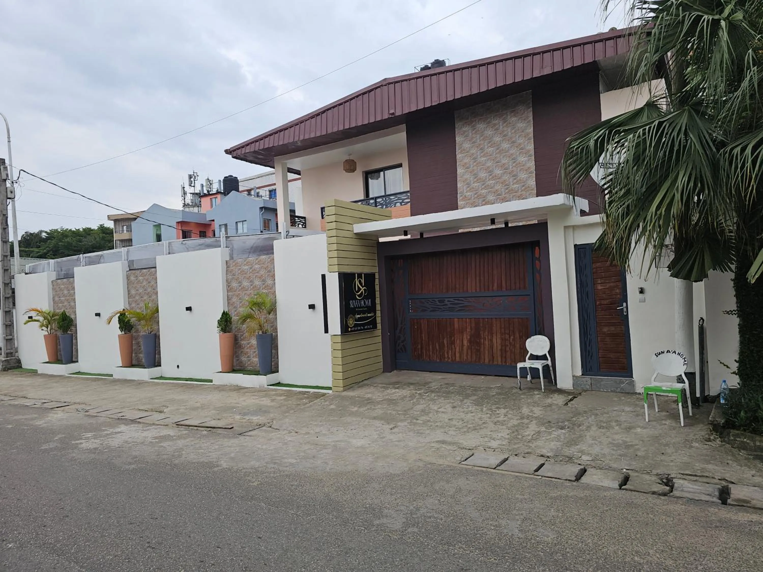 Facade/entrance in Suna' a Home Bonapriso