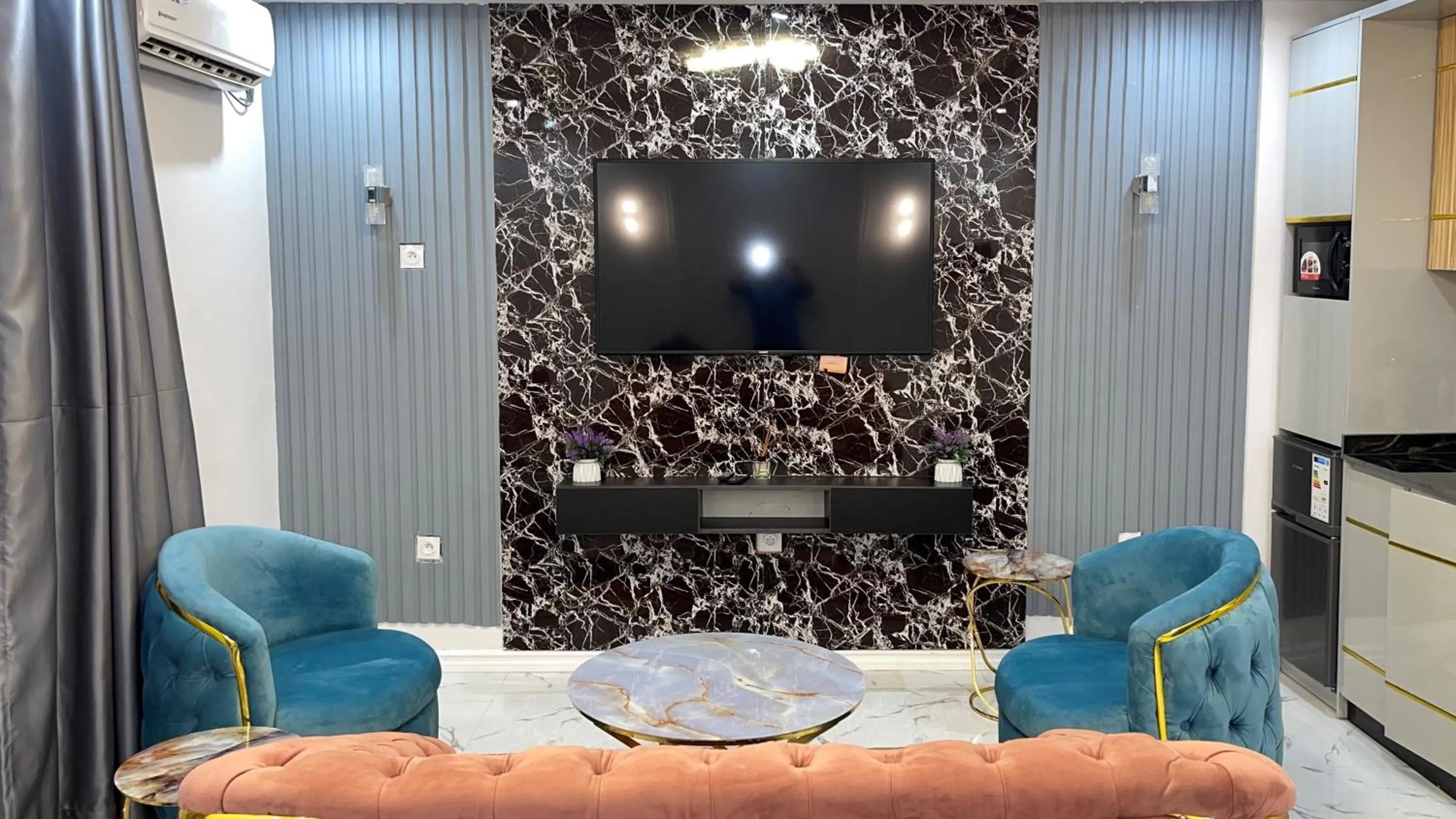 TV and multimedia in Suna' a Home Bonapriso