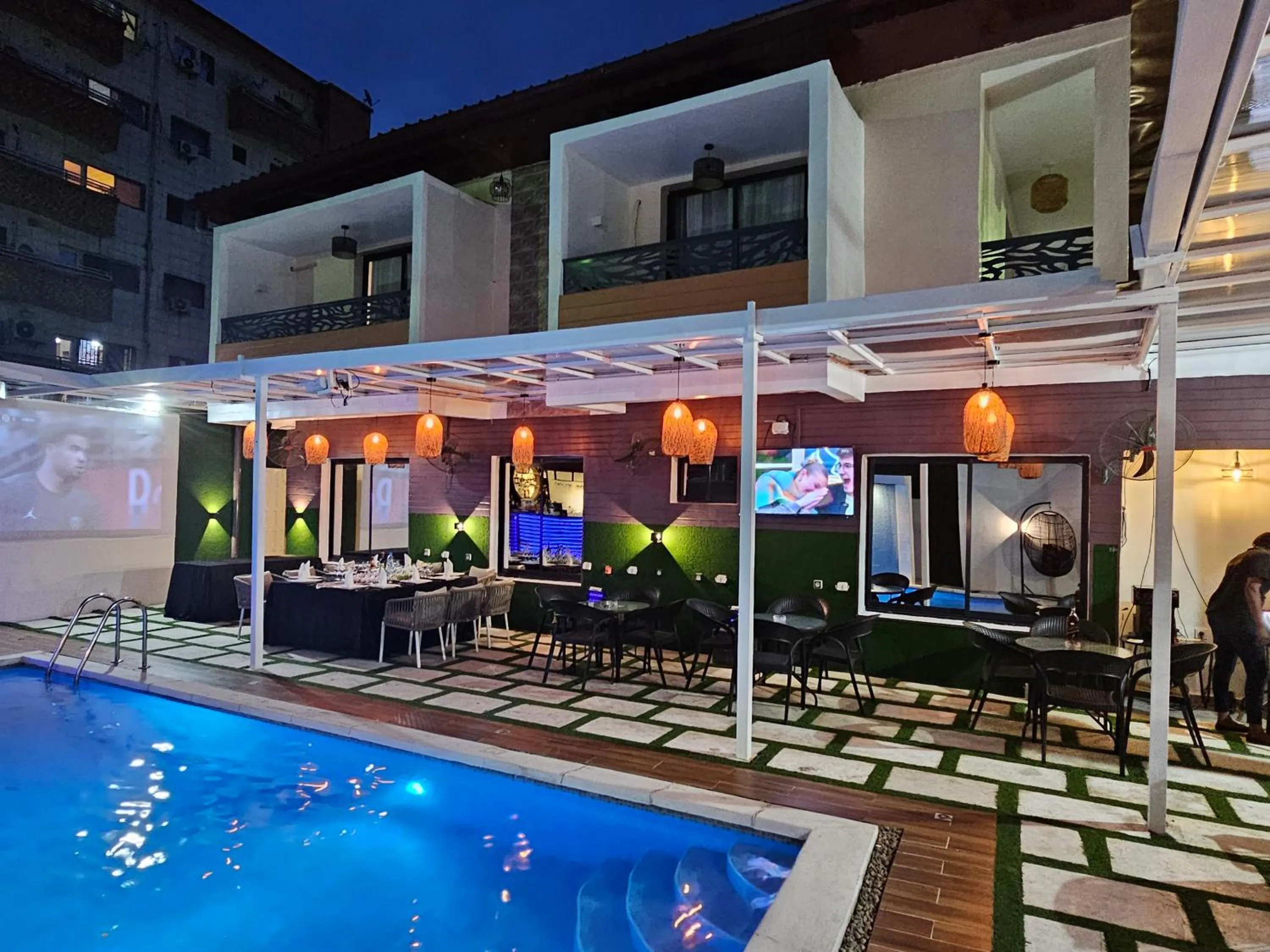 Restaurant/places to eat in Suna' a Home Bonapriso