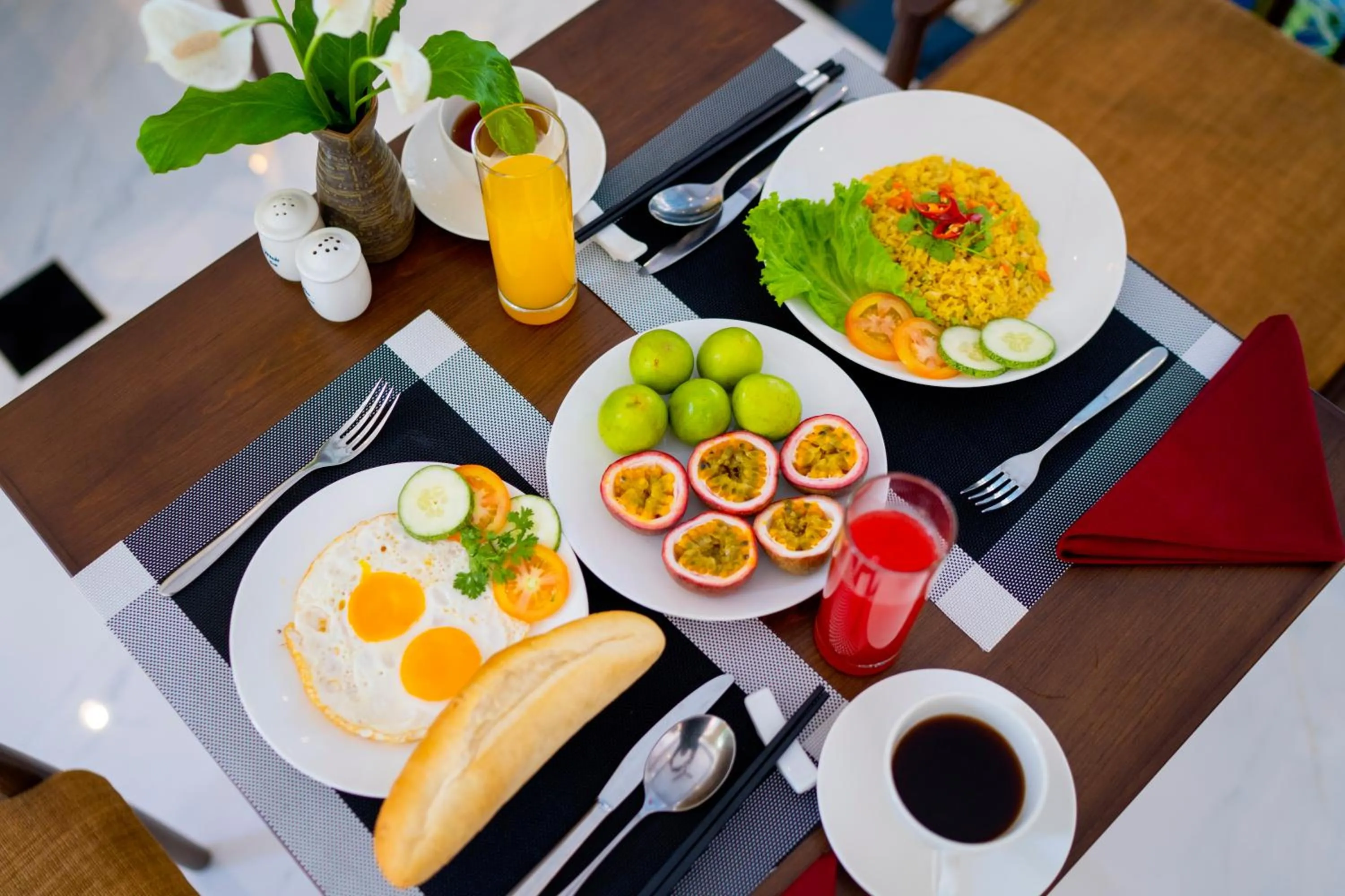 Breakfast in Chillax Old Town Villa