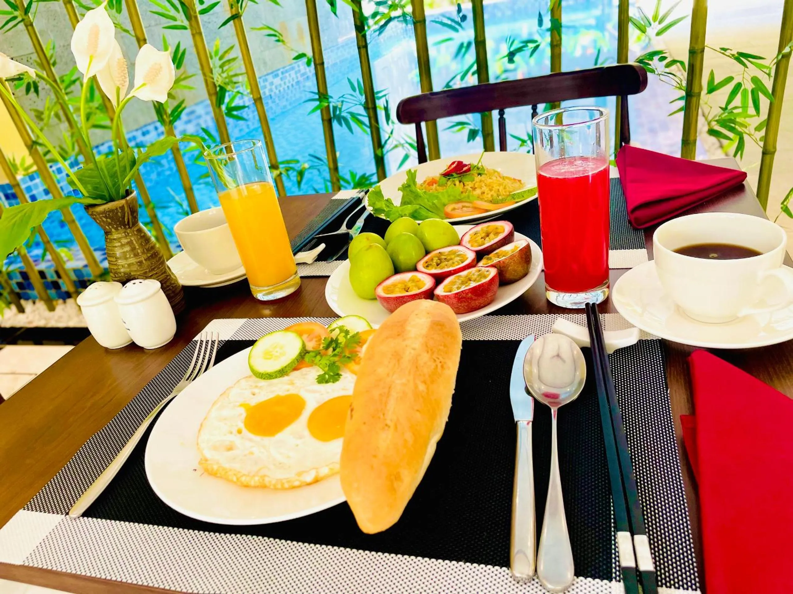 Restaurant/places to eat in Chillax Old Town Villa