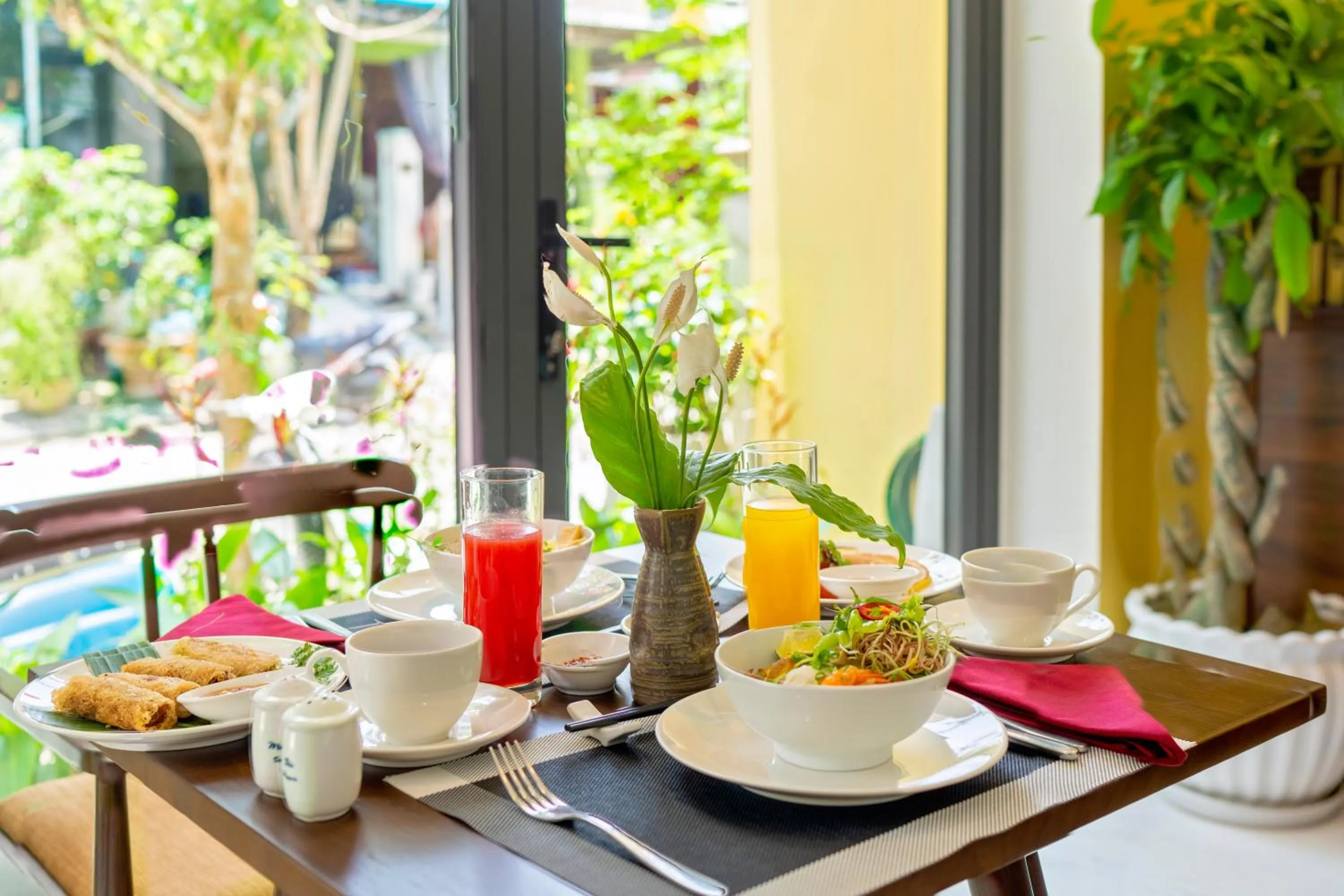 Breakfast in Chillax Old Town Villa