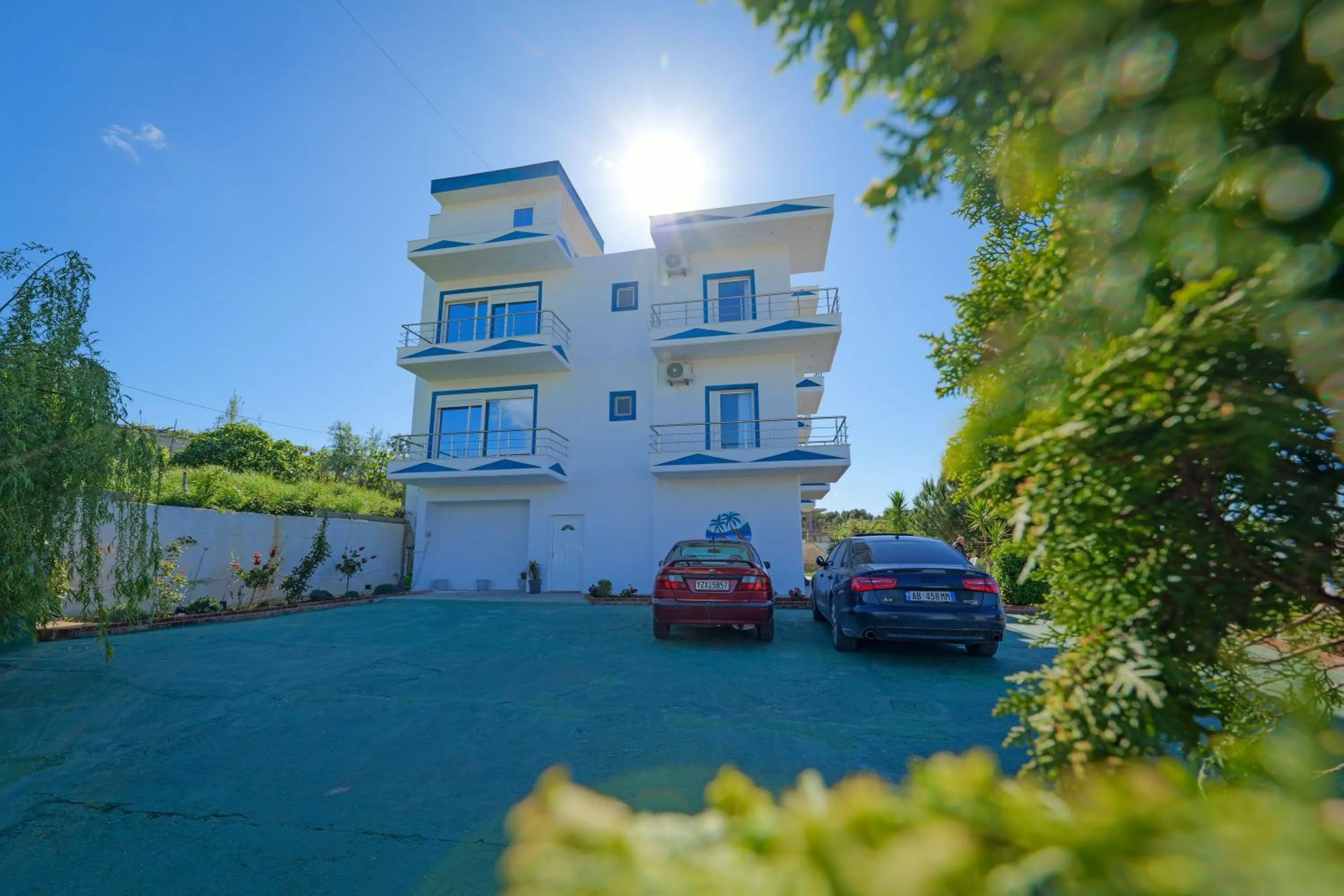 Property building in Vila Antica