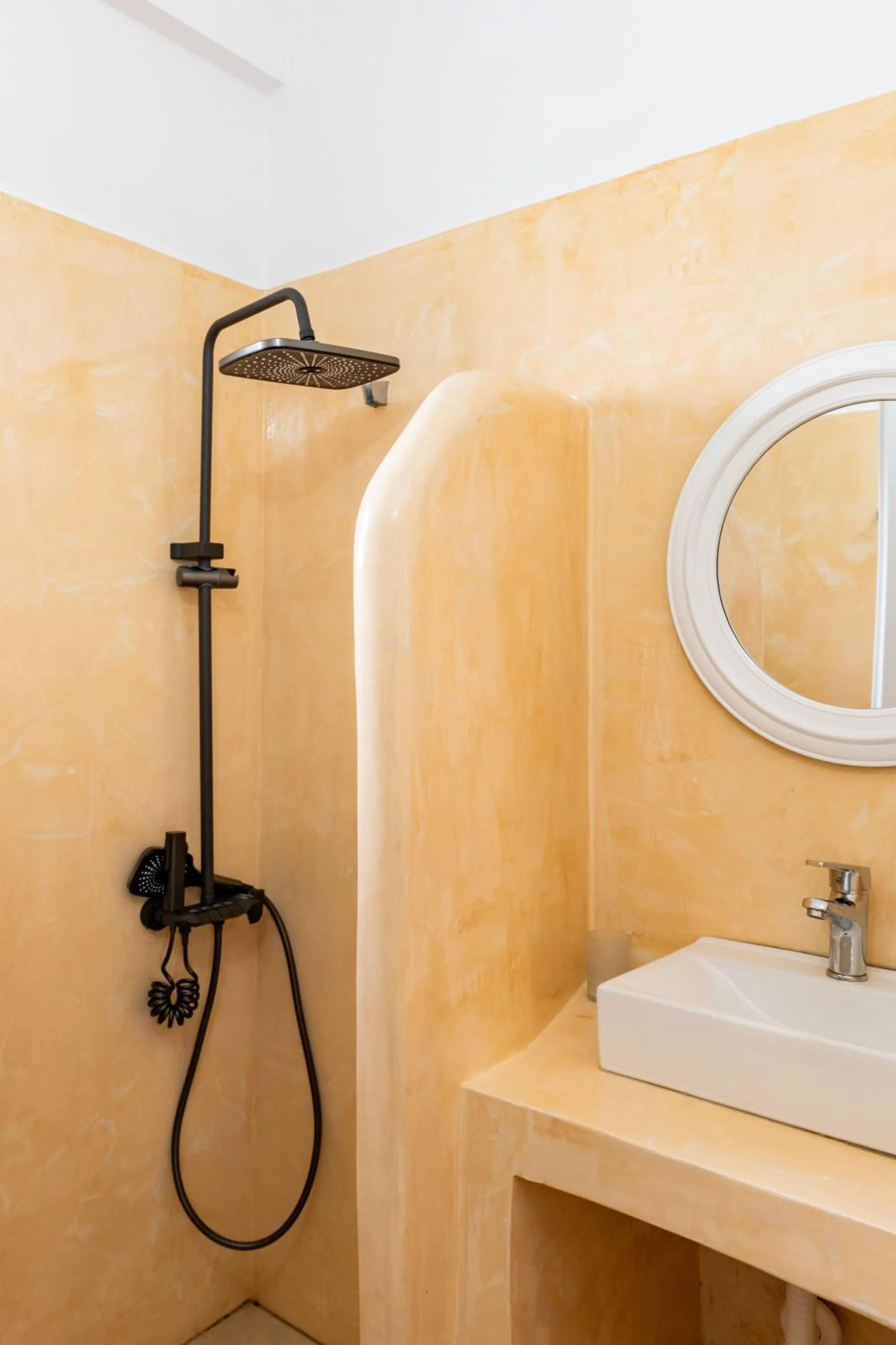 Shower in Vila Antica