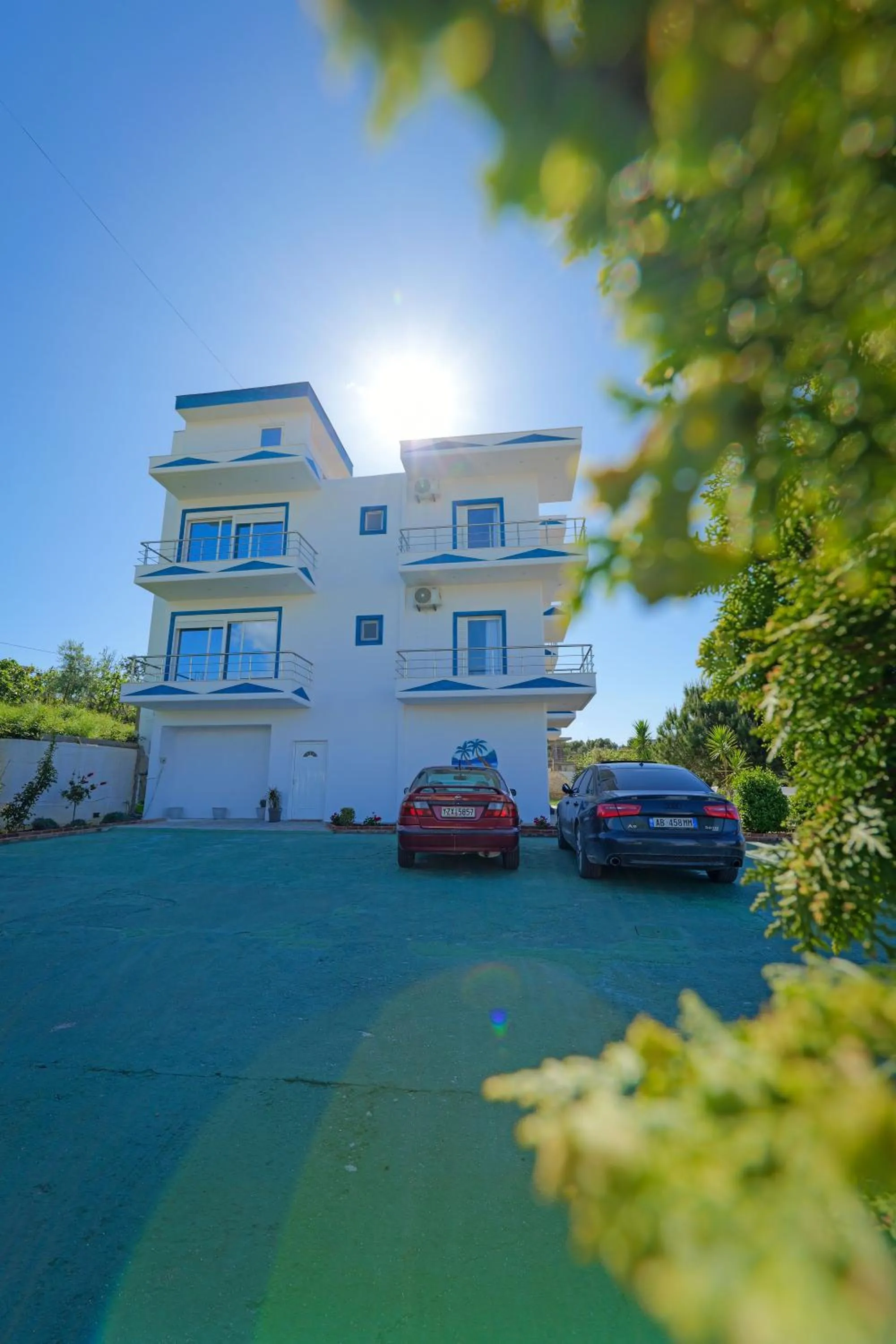 Property building in Vila Antica