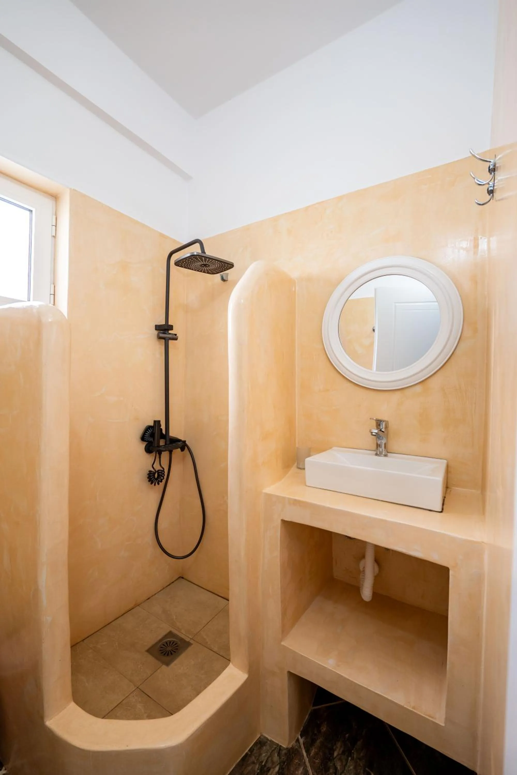 Shower in Vila Antica