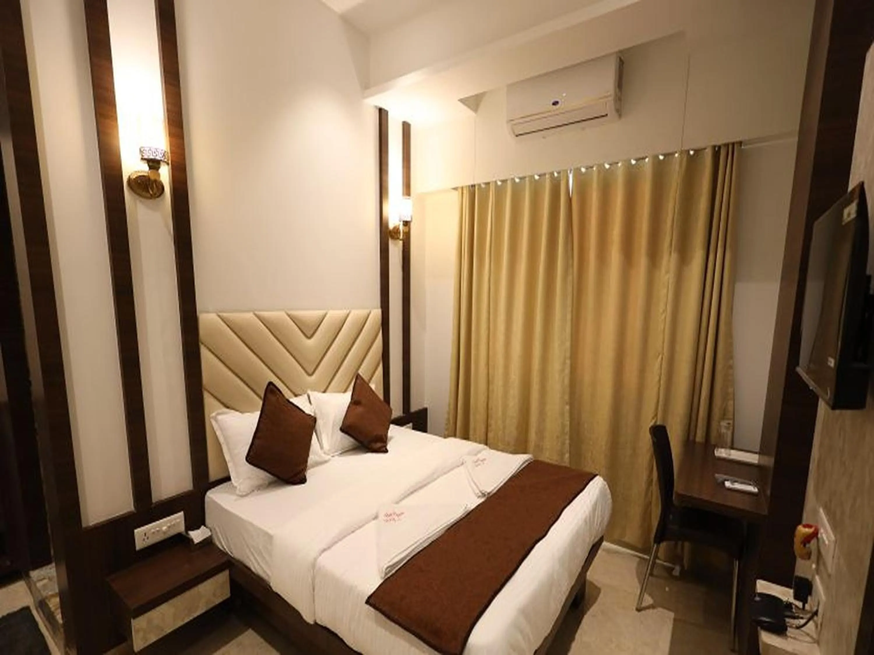 Photo of the whole room, Bed in Hotel Stay Inn-MAHAPE