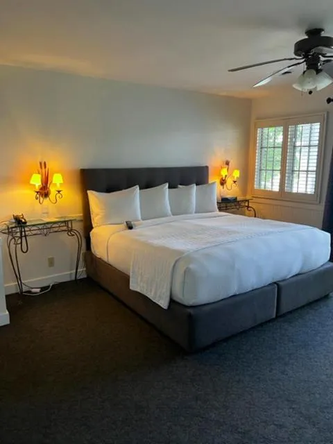 Bed in The Sand Hill Inn