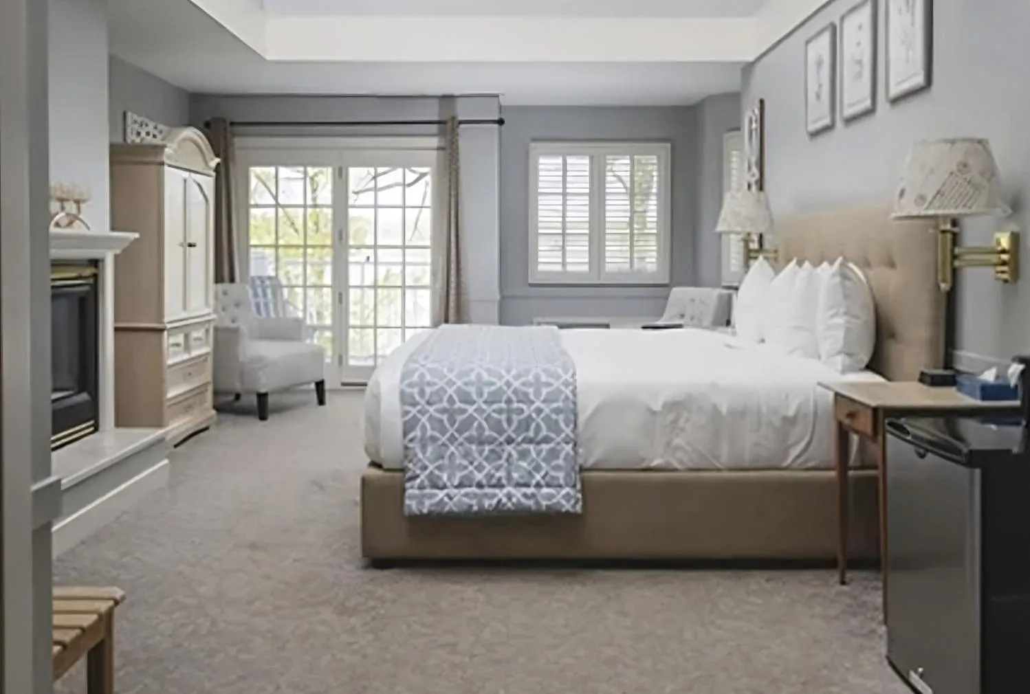 Bed in The Sand Hill Inn