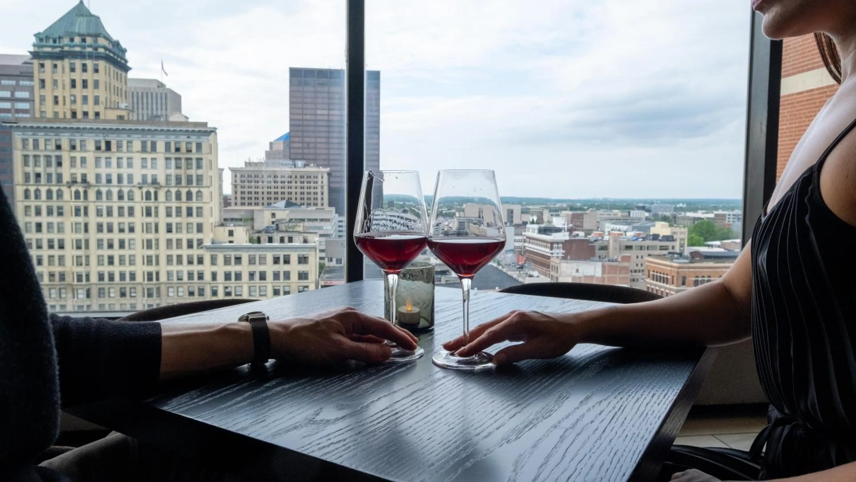 Restaurant/places to eat in Dayton Vitality Hotel - Downtown