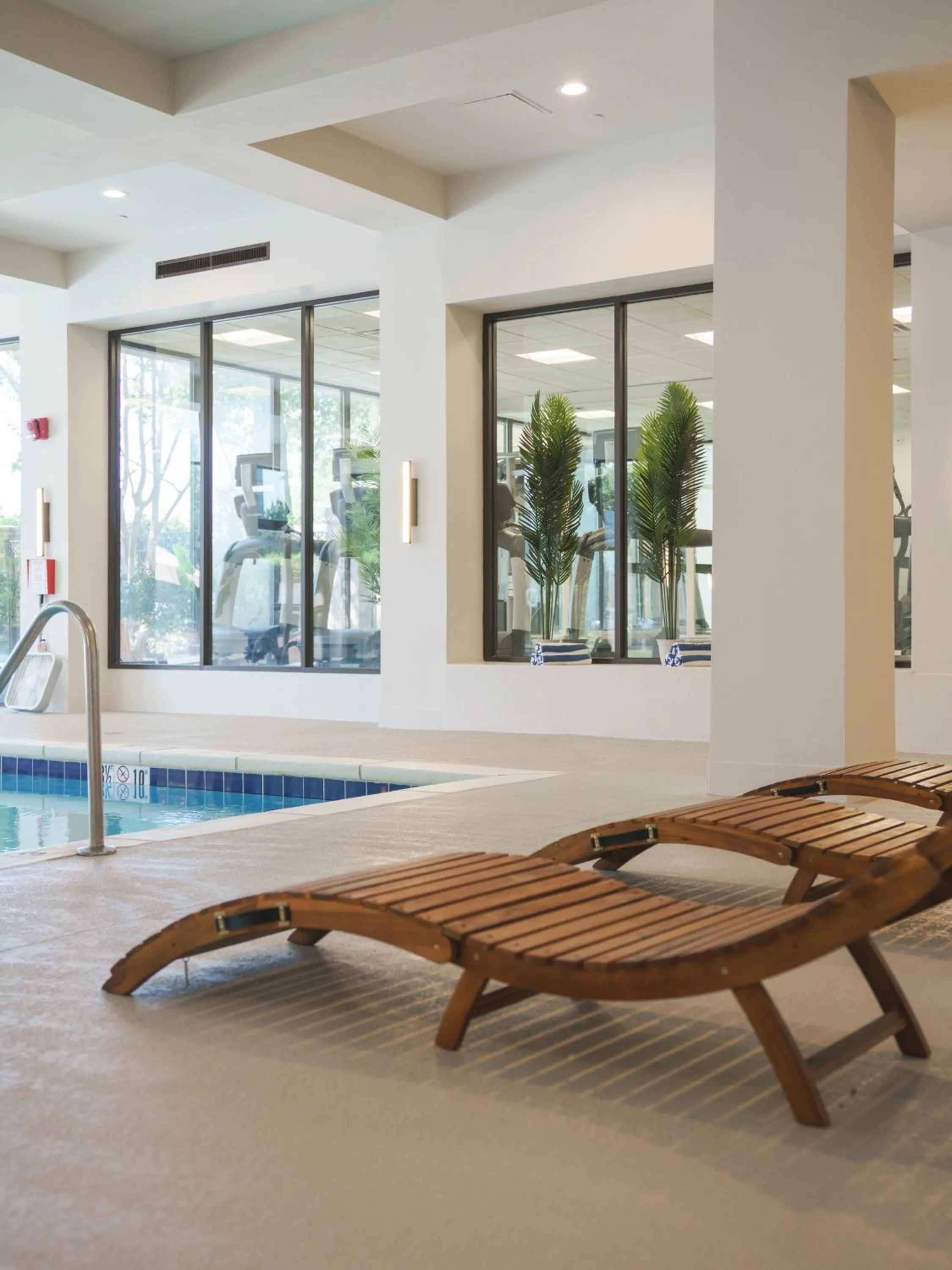 Swimming pool in Memphis Vitality Hotel