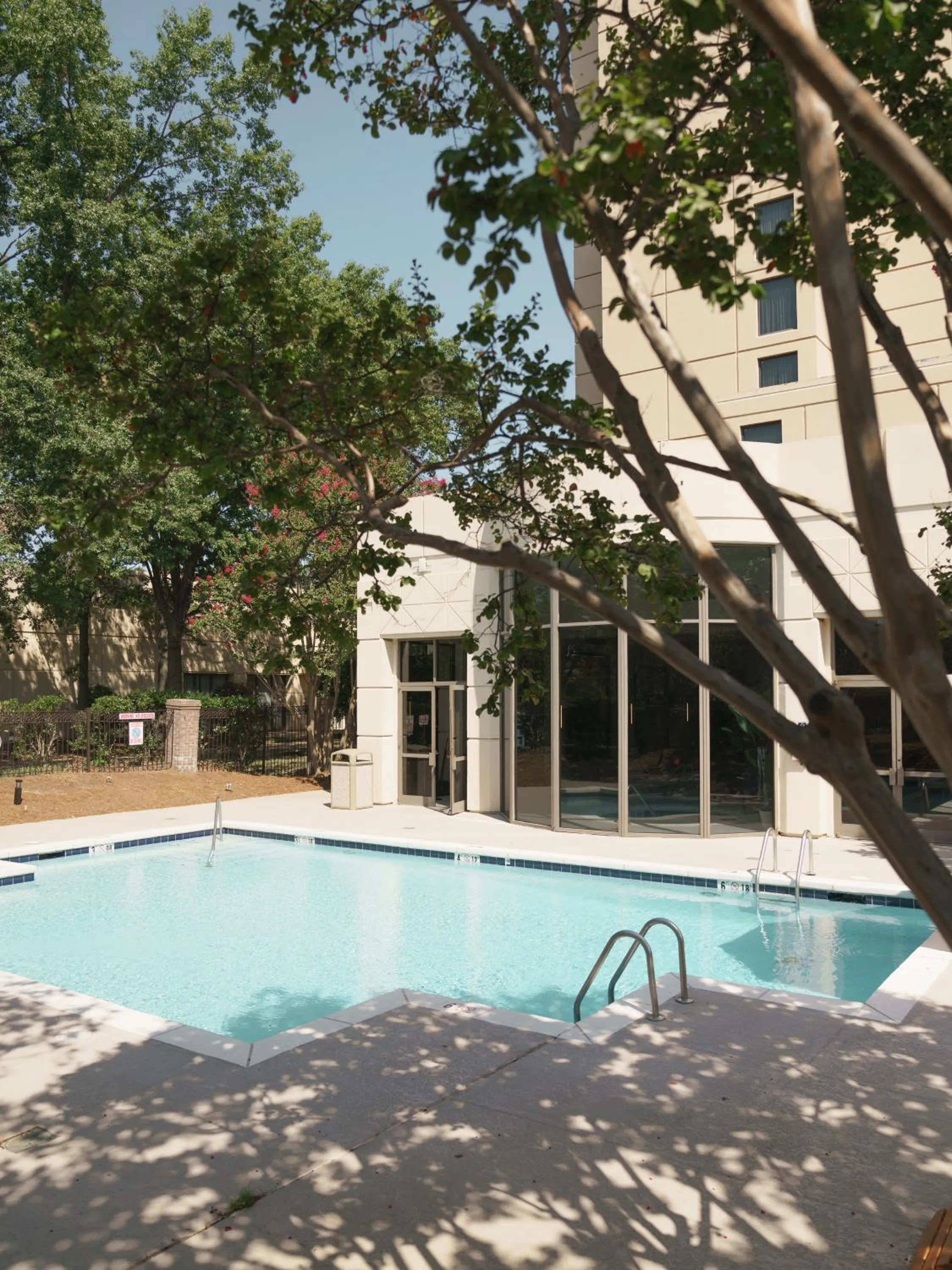 Swimming pool in Memphis Vitality Hotel