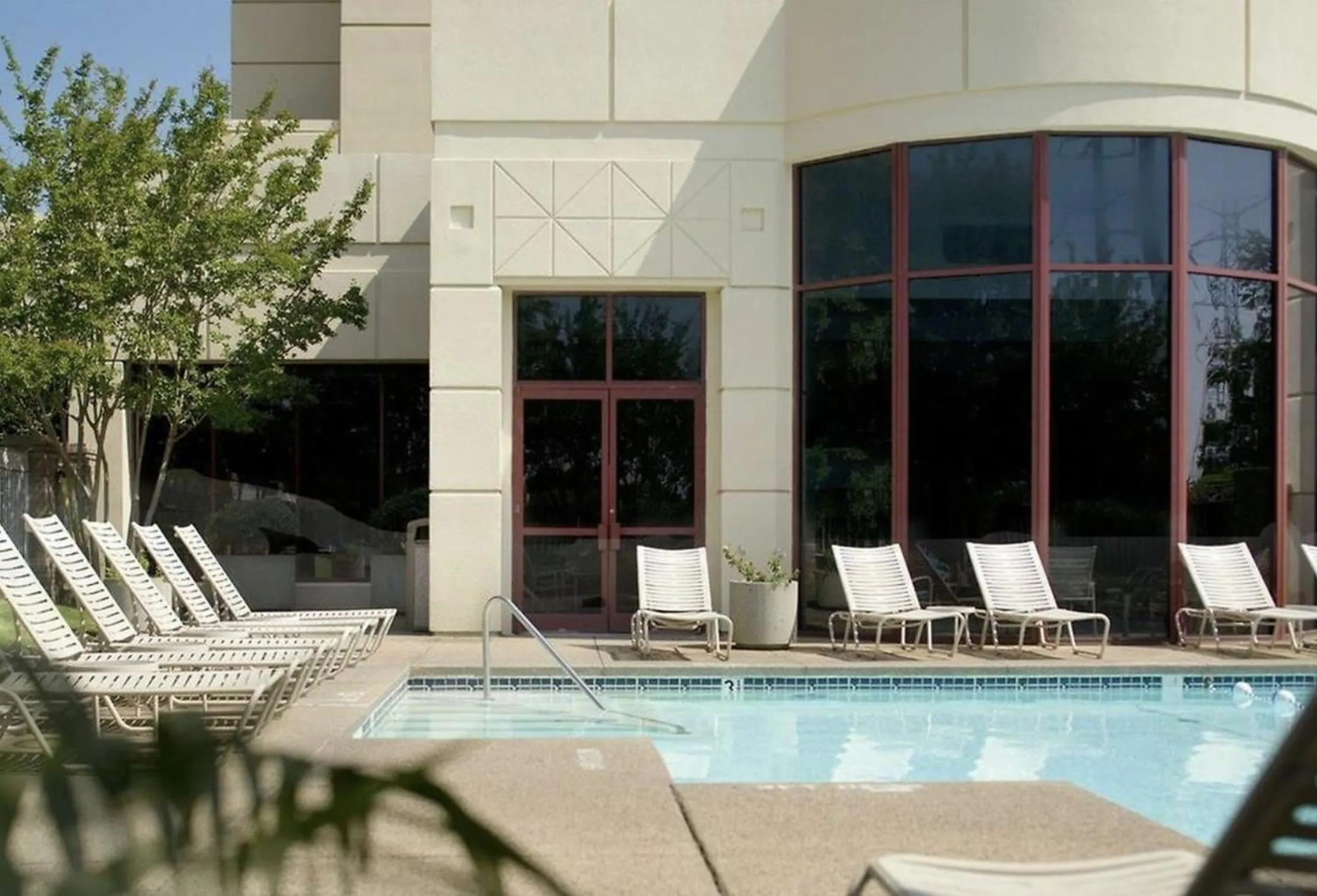 Swimming pool in Memphis Vitality Hotel