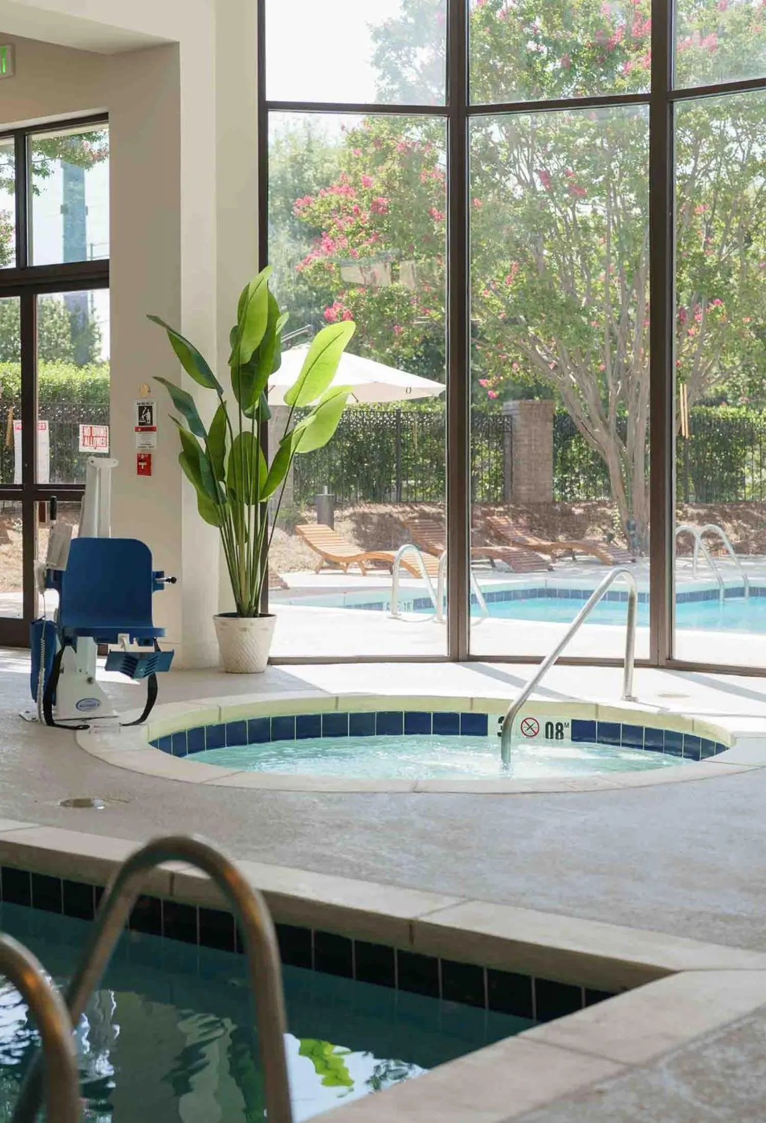 Hot Tub in Memphis Vitality Hotel