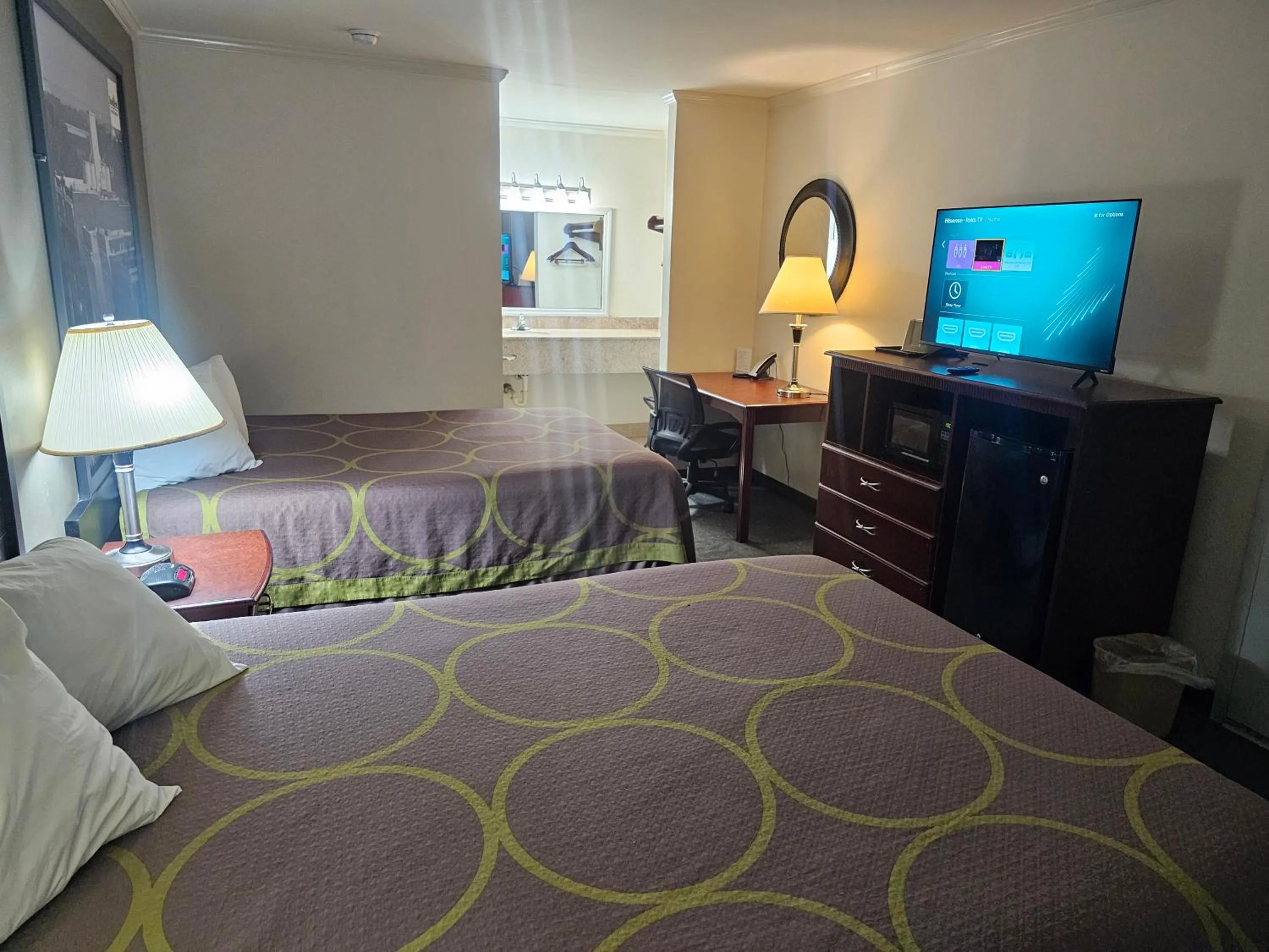 Photo of the whole room, Bed in Super 8 by Wyndham Moody