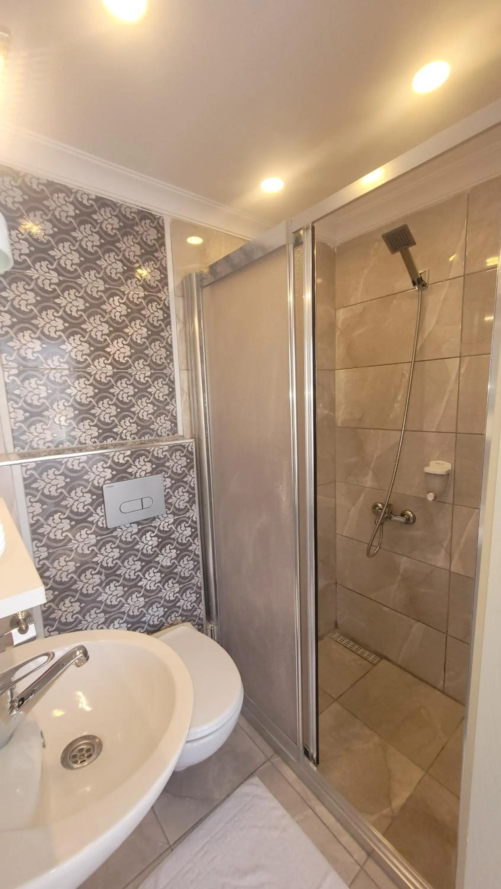 Shower in MEHMET BEY HOTEL