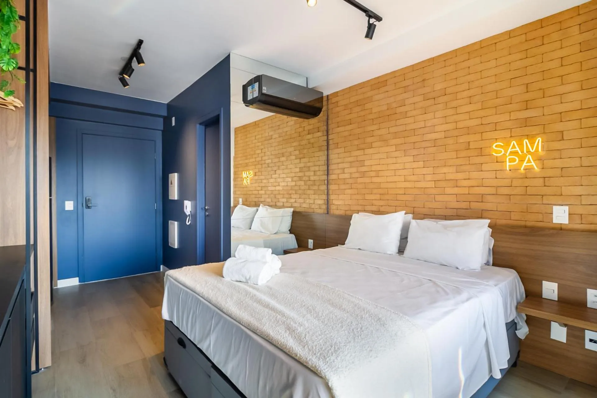 Bedroom, Bed in 360 SP Code