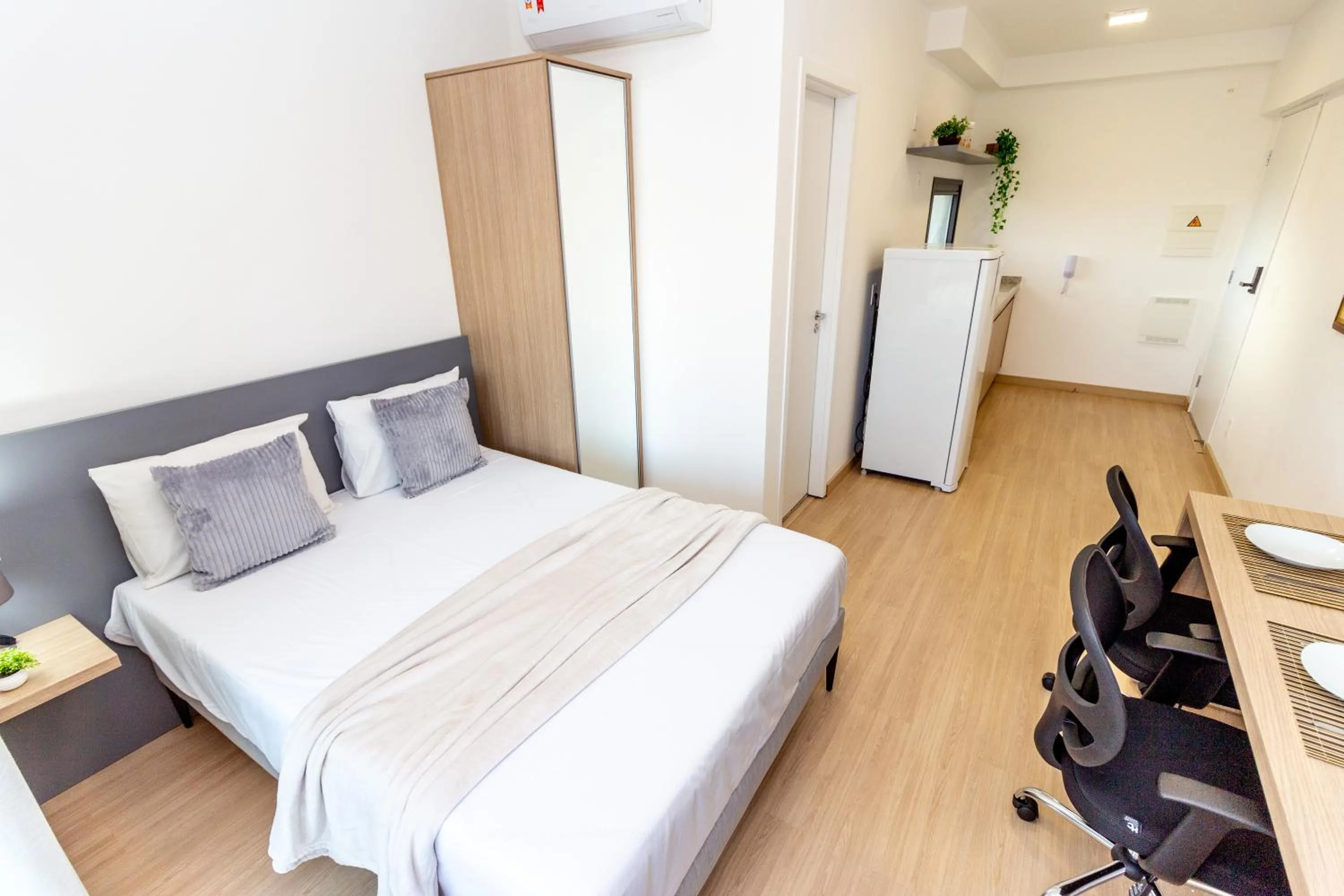 Bedroom, Bed in 360 SP Code