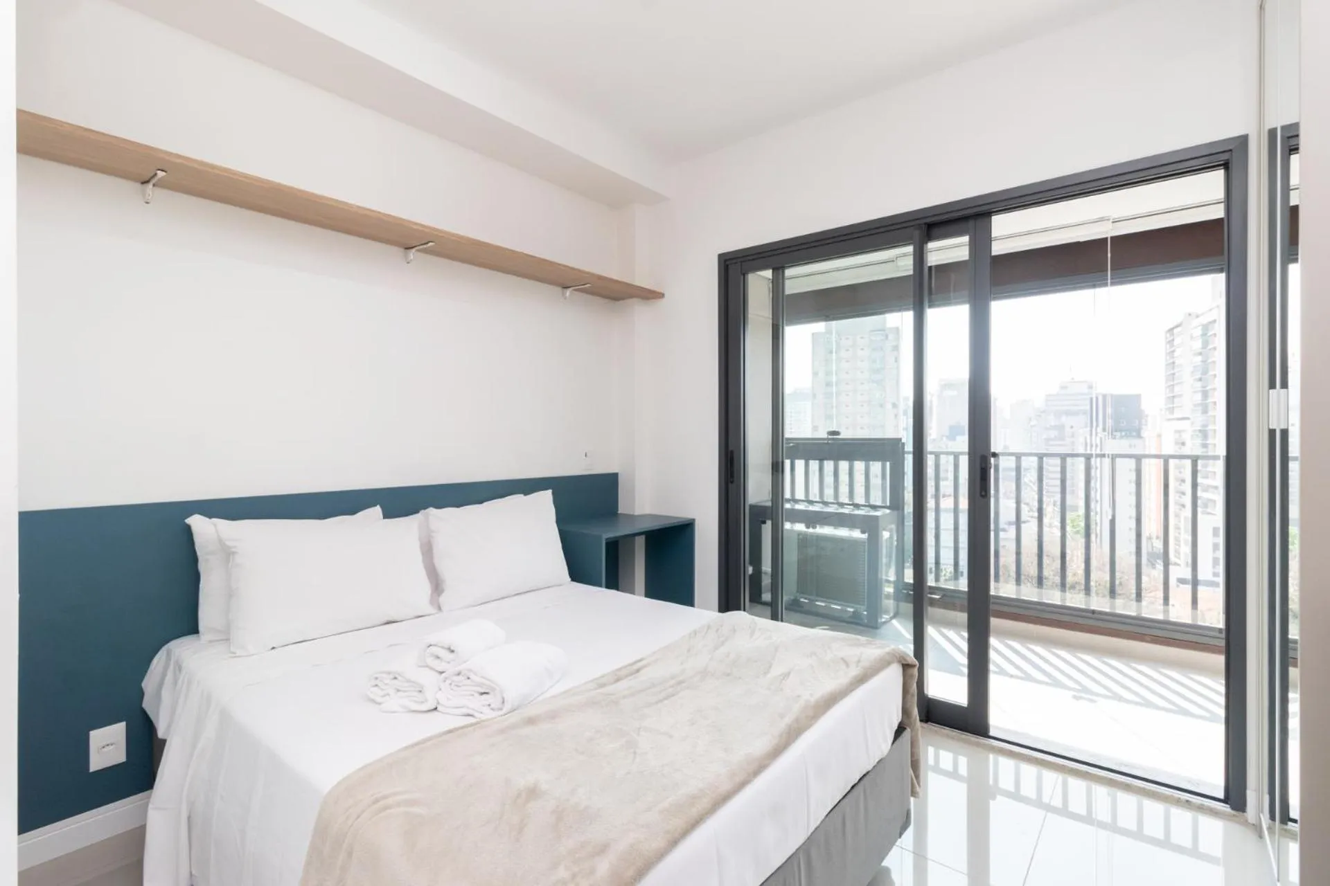 Photo of the whole room, Bed in 360 SP Code