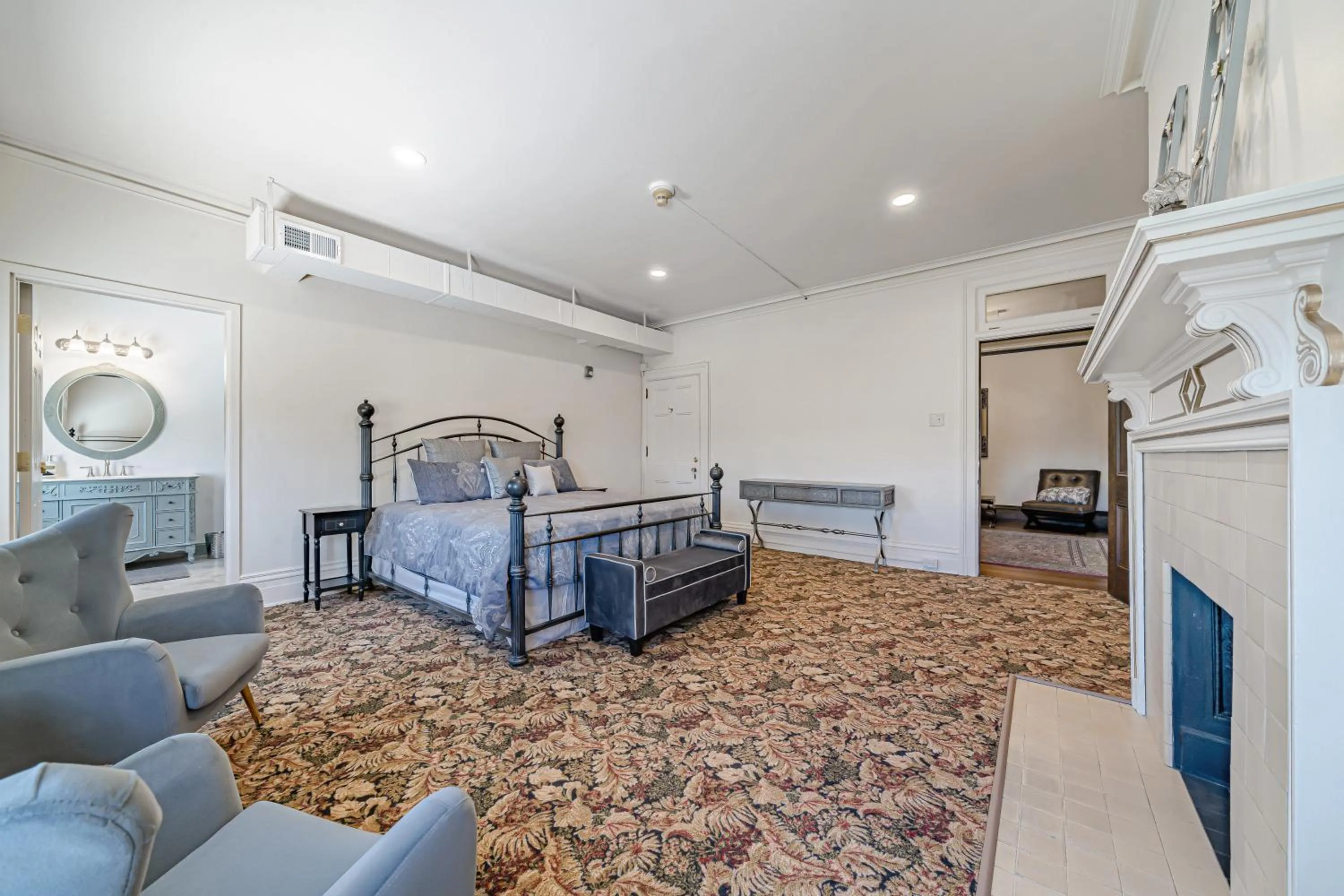 Bedroom, Bed in The Grandeur Estate