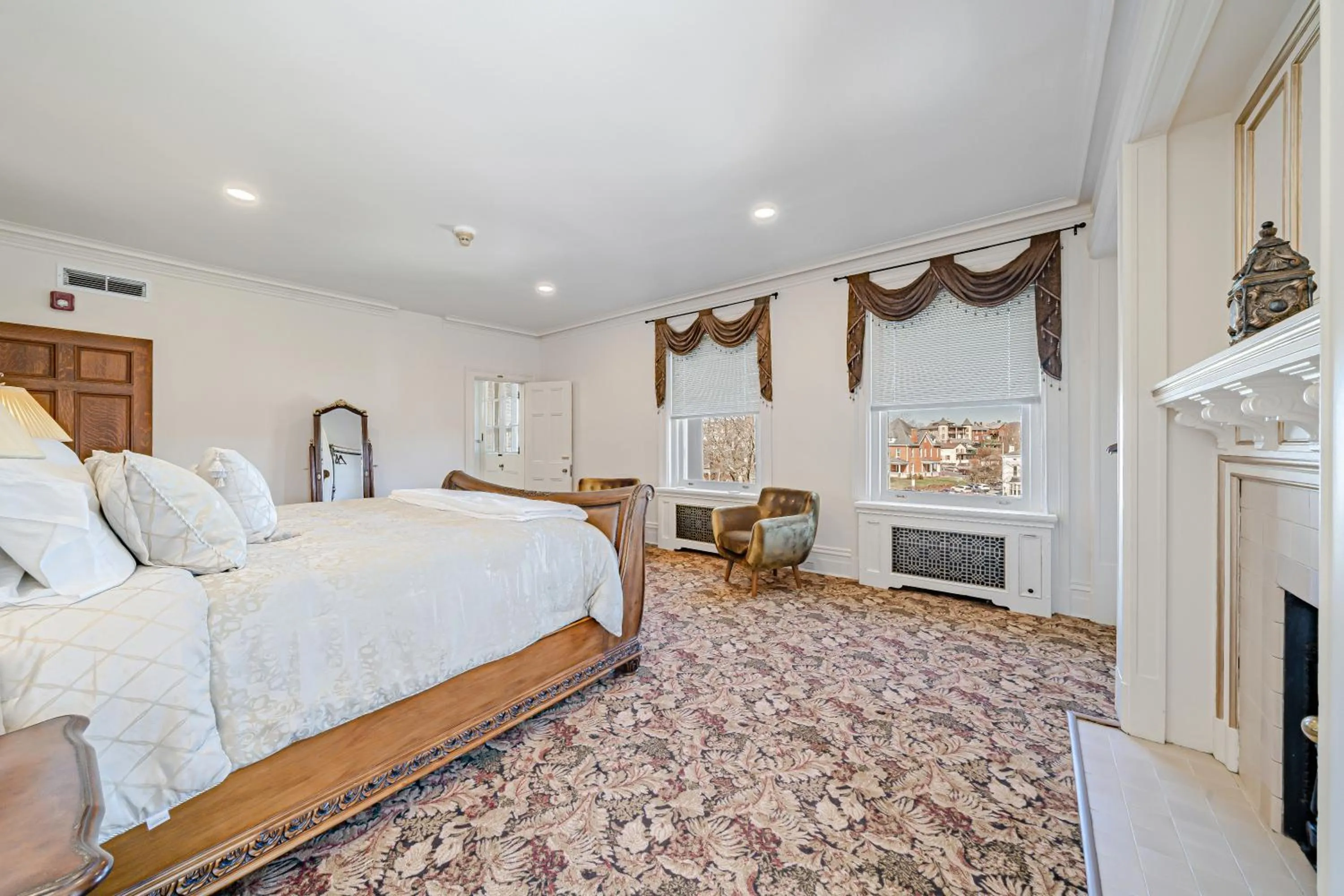 Bedroom, Bed in The Grandeur Estate