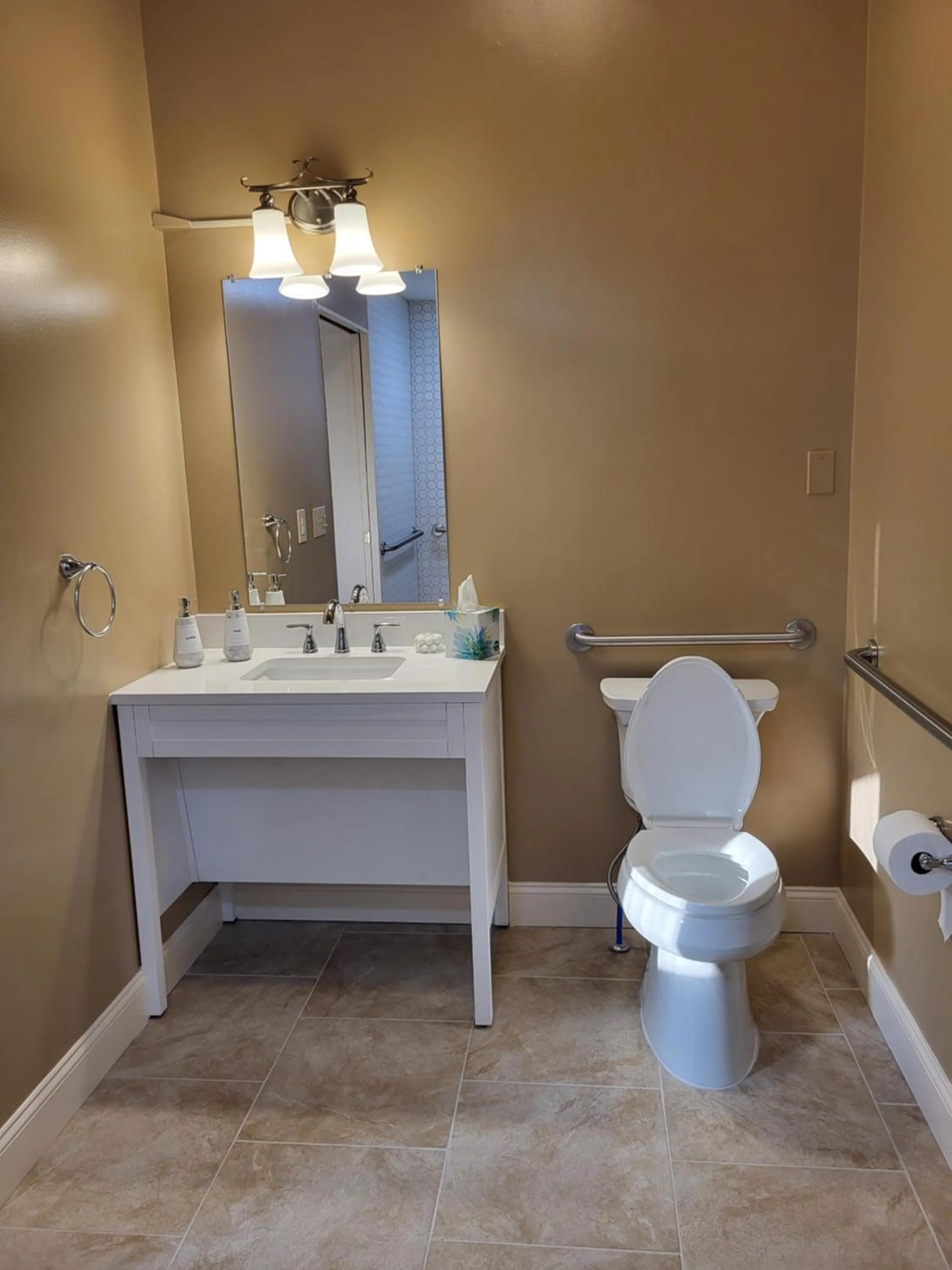 Toilet in The Grandeur Estate