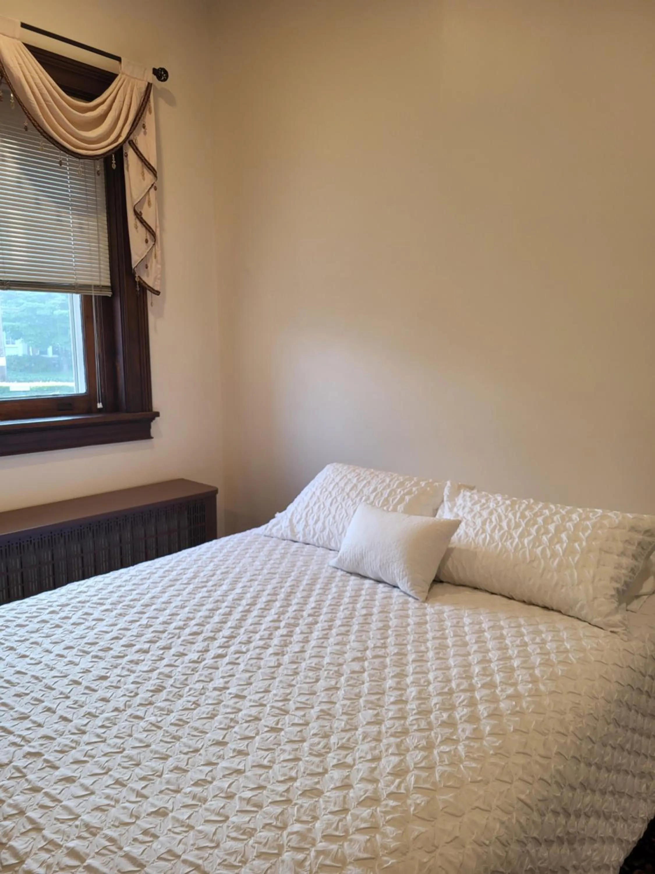 Bed in The Grandeur Estate