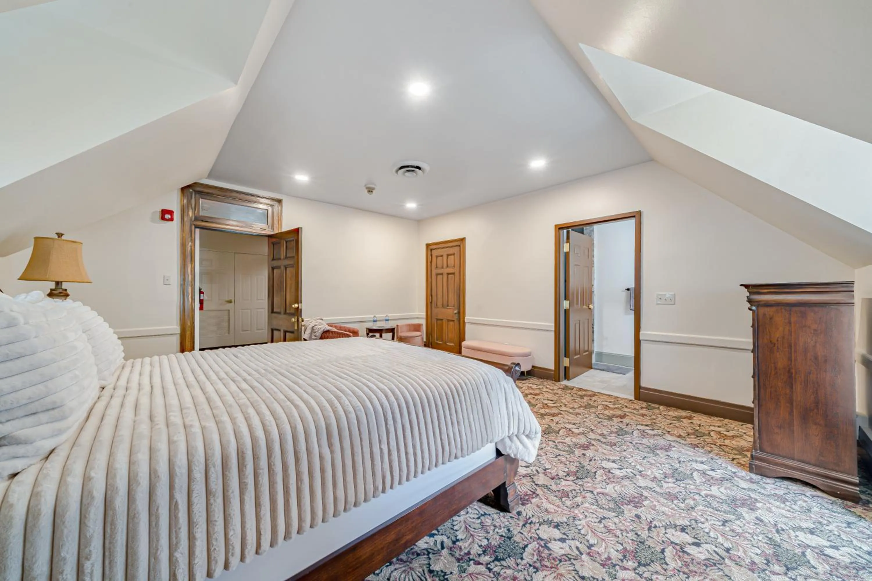 Bed in The Grandeur Estate