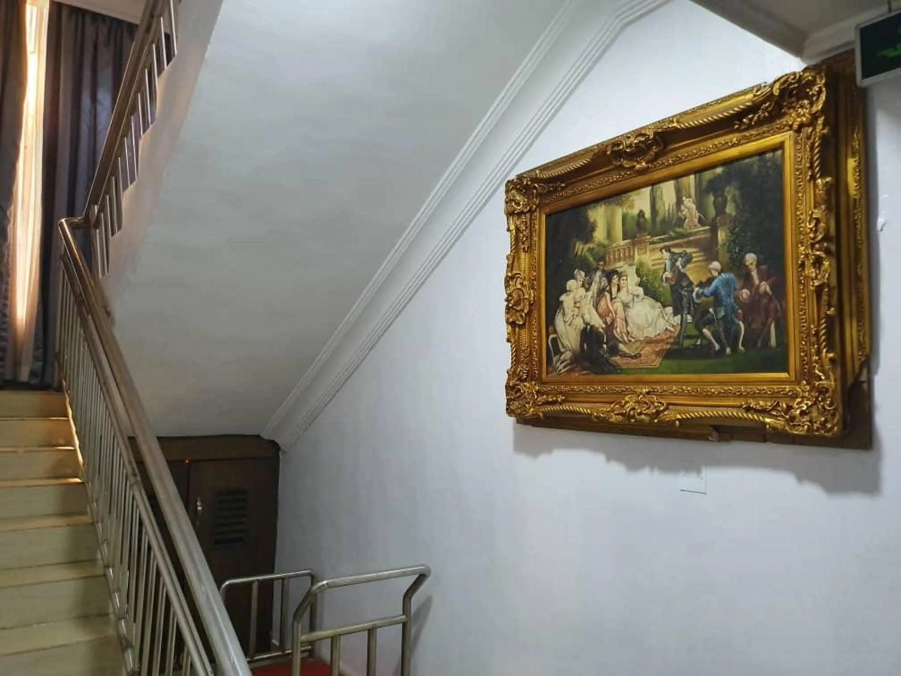 Decorative detail in 4th Apartment and Suites