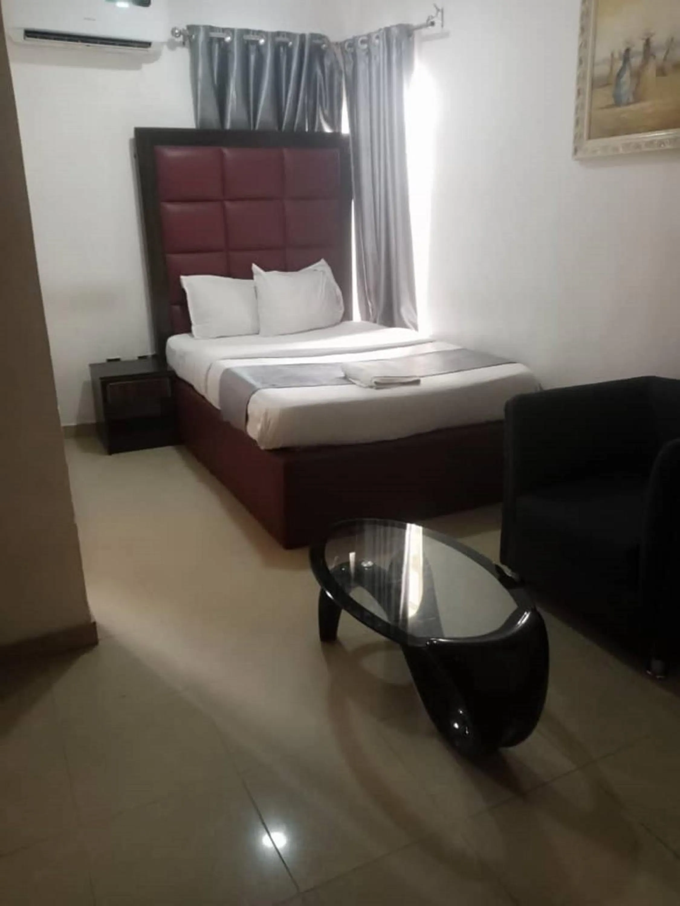 Bedroom, Bed in 4th Apartment and Suites