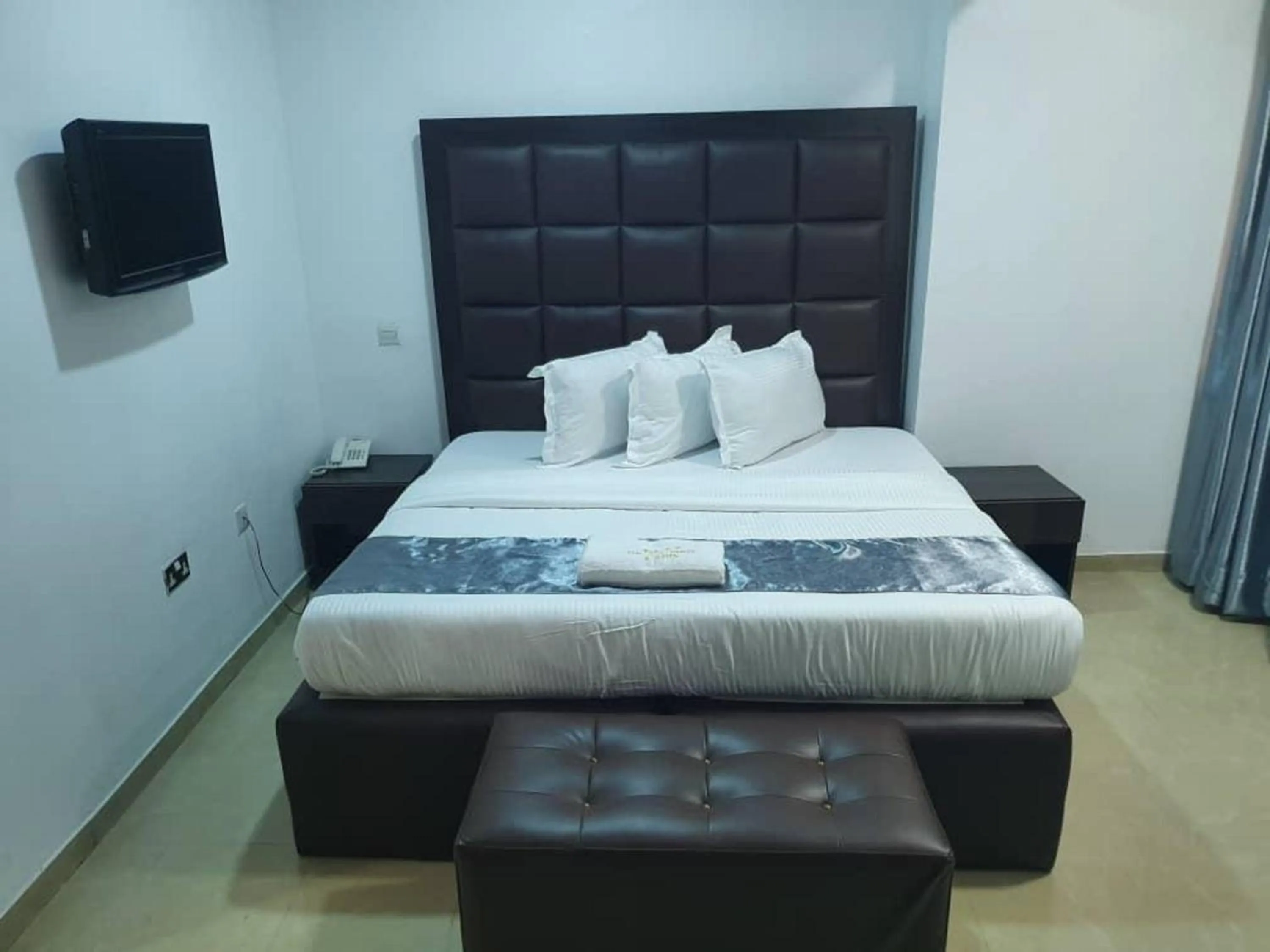 Bedroom, Bed in 4th Apartment and Suites