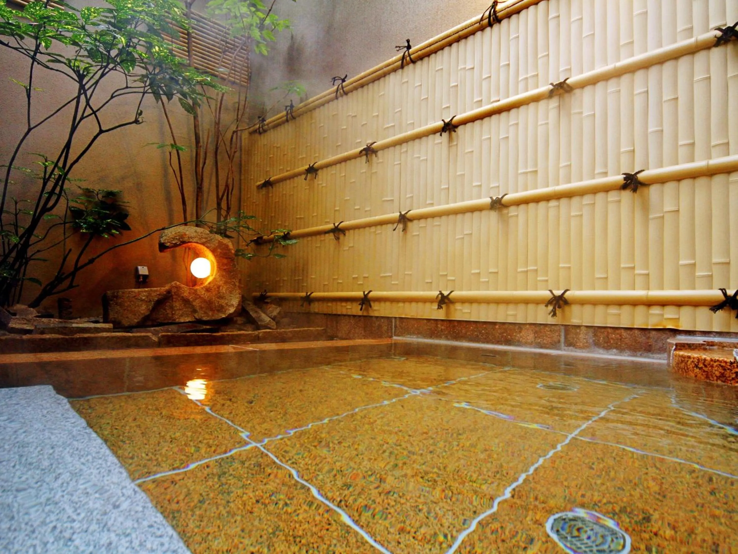 Hot Spring Bath in Oyado Yamashita