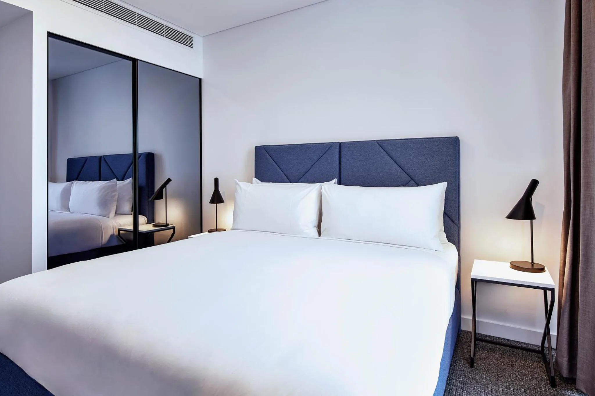 Bedroom, Bed in Meriton Suites Liverpool