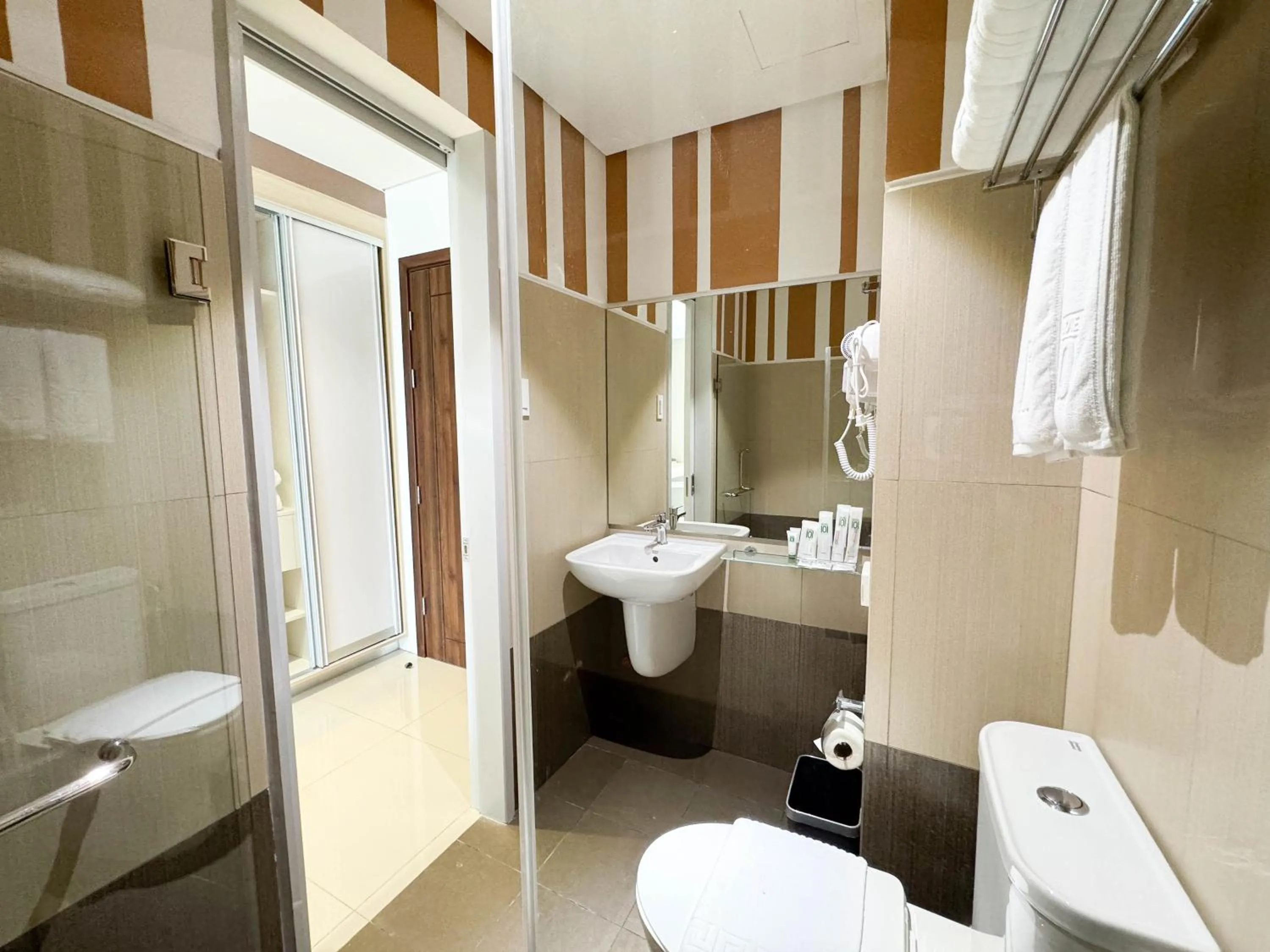 Toilet in Hotel101 - Fort