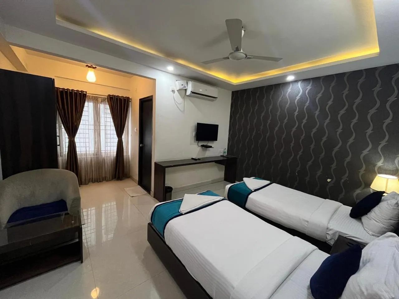 Photo of the whole room, Bed in Western Keys Hotel