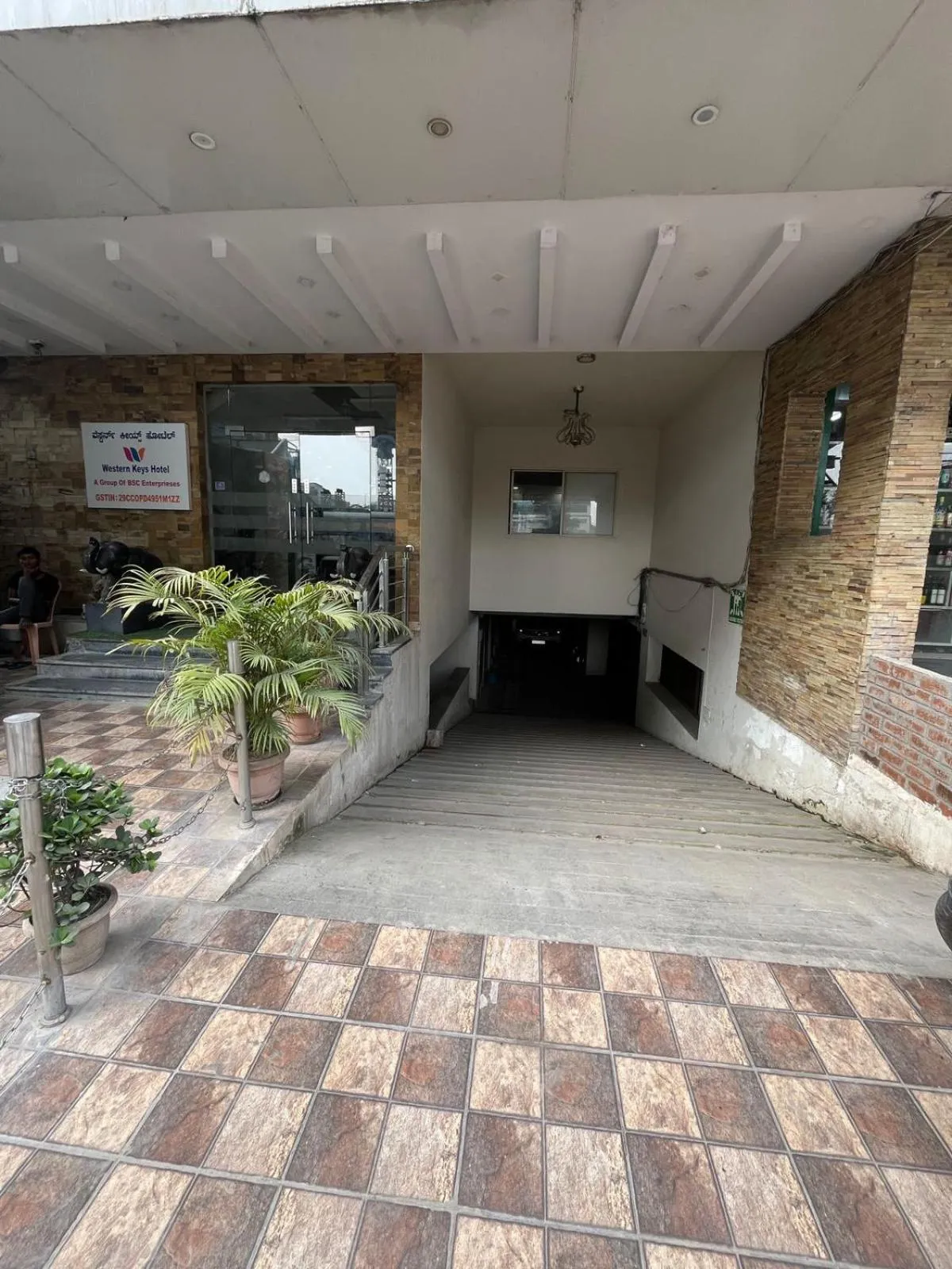 Property building in Western Keys Hotel