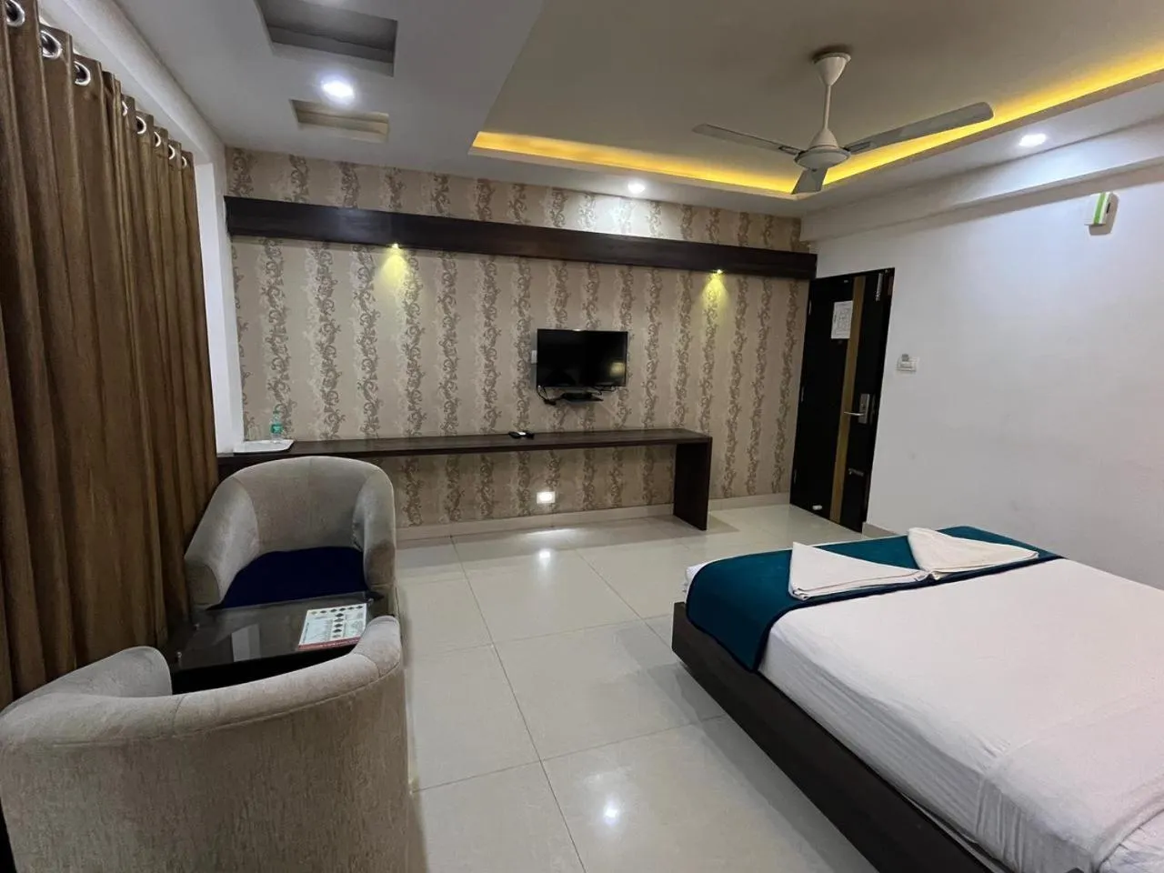 Photo of the whole room, Bed in Western Keys Hotel