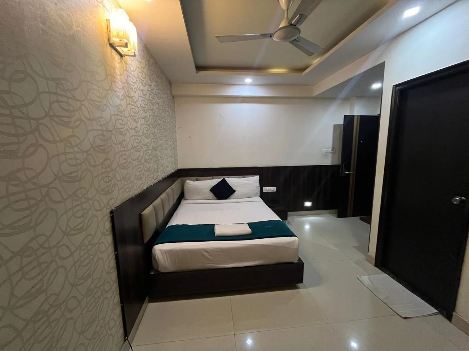 Photo of the whole room, Bed in Western Keys Hotel