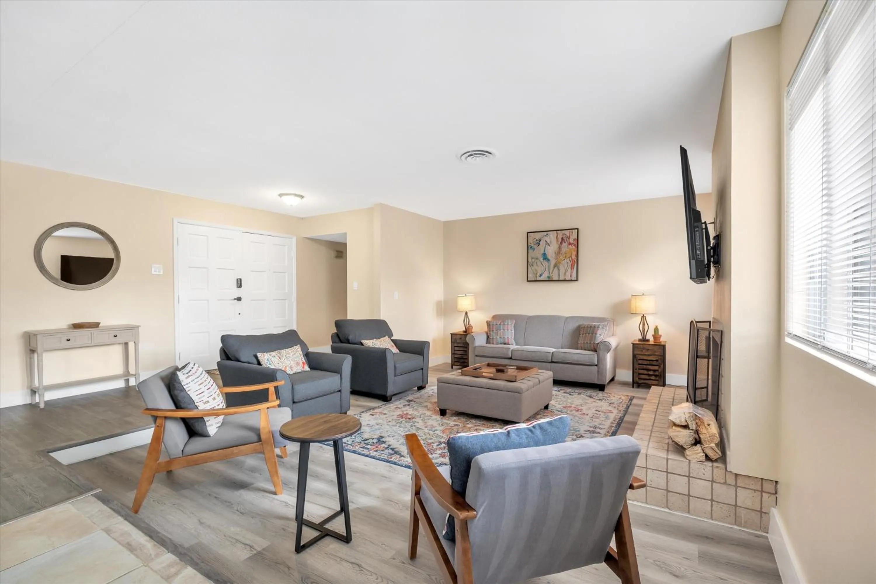 Stylish home with pool and spa