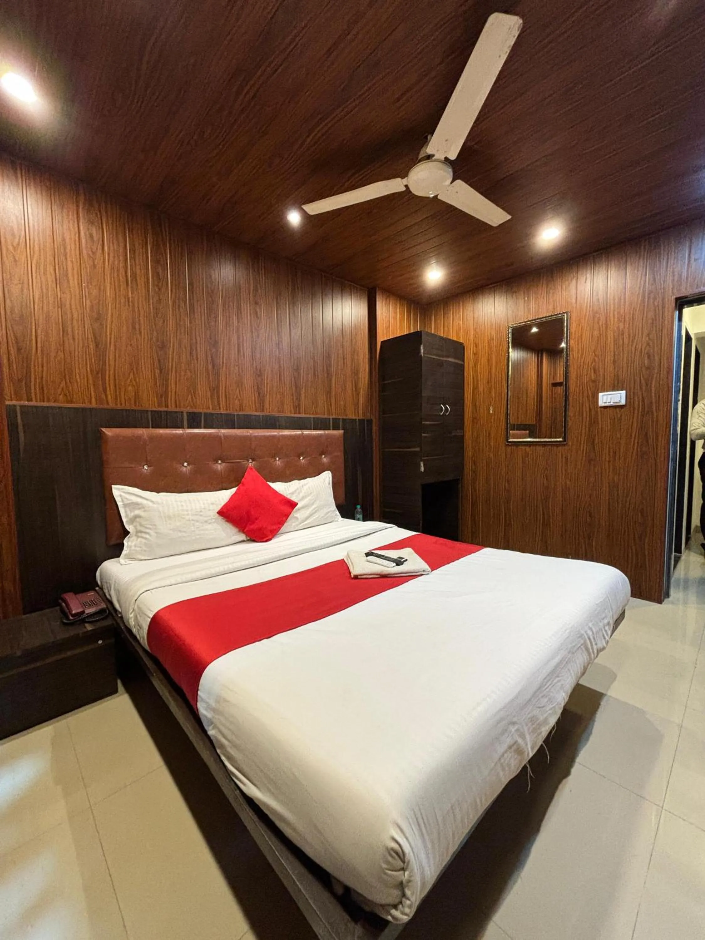 Bed in Hotel Borivali Executive - Near Borivali Railway Station