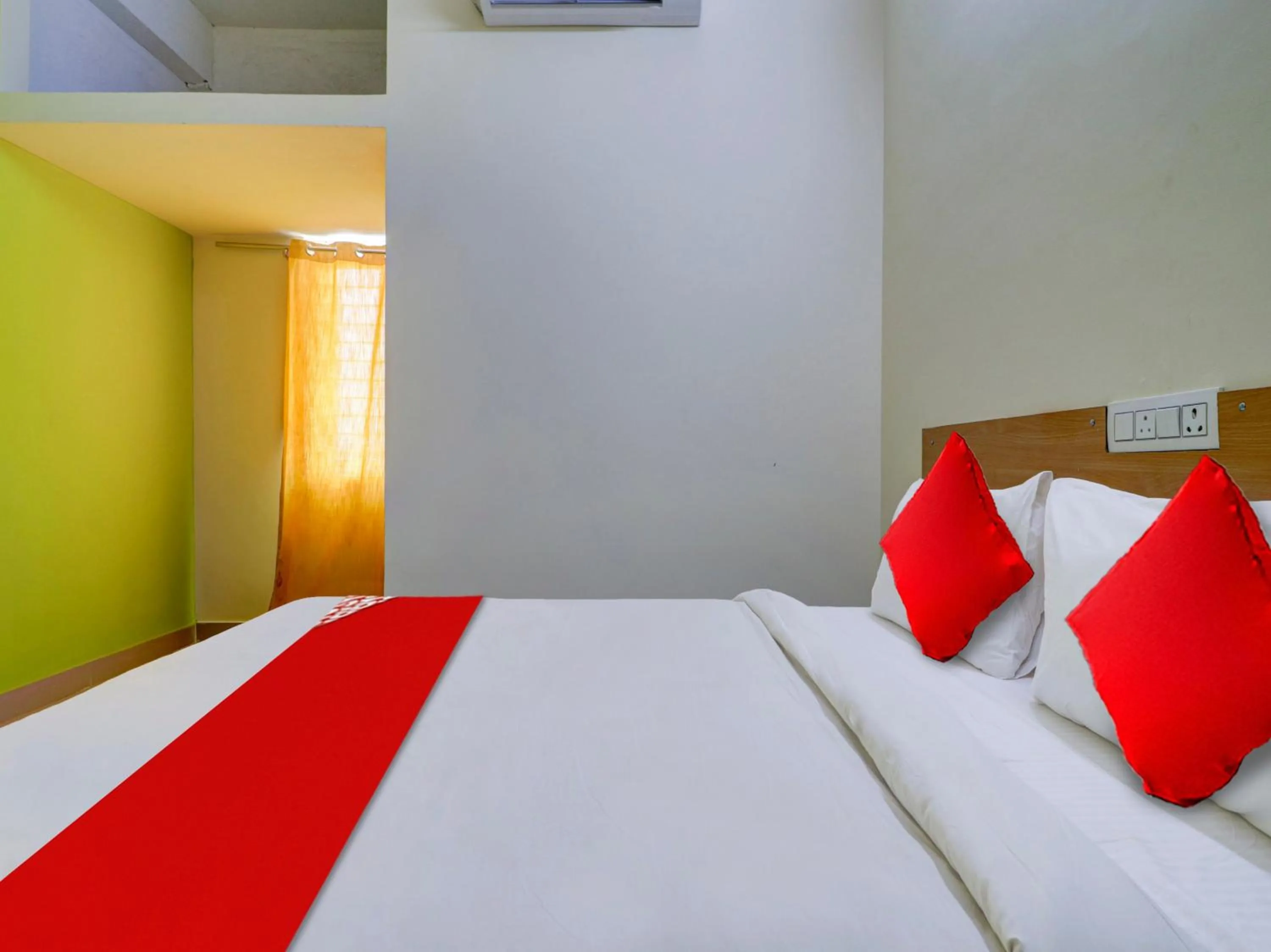 Bedroom, Bed in Super Collection O RBS NFC Road