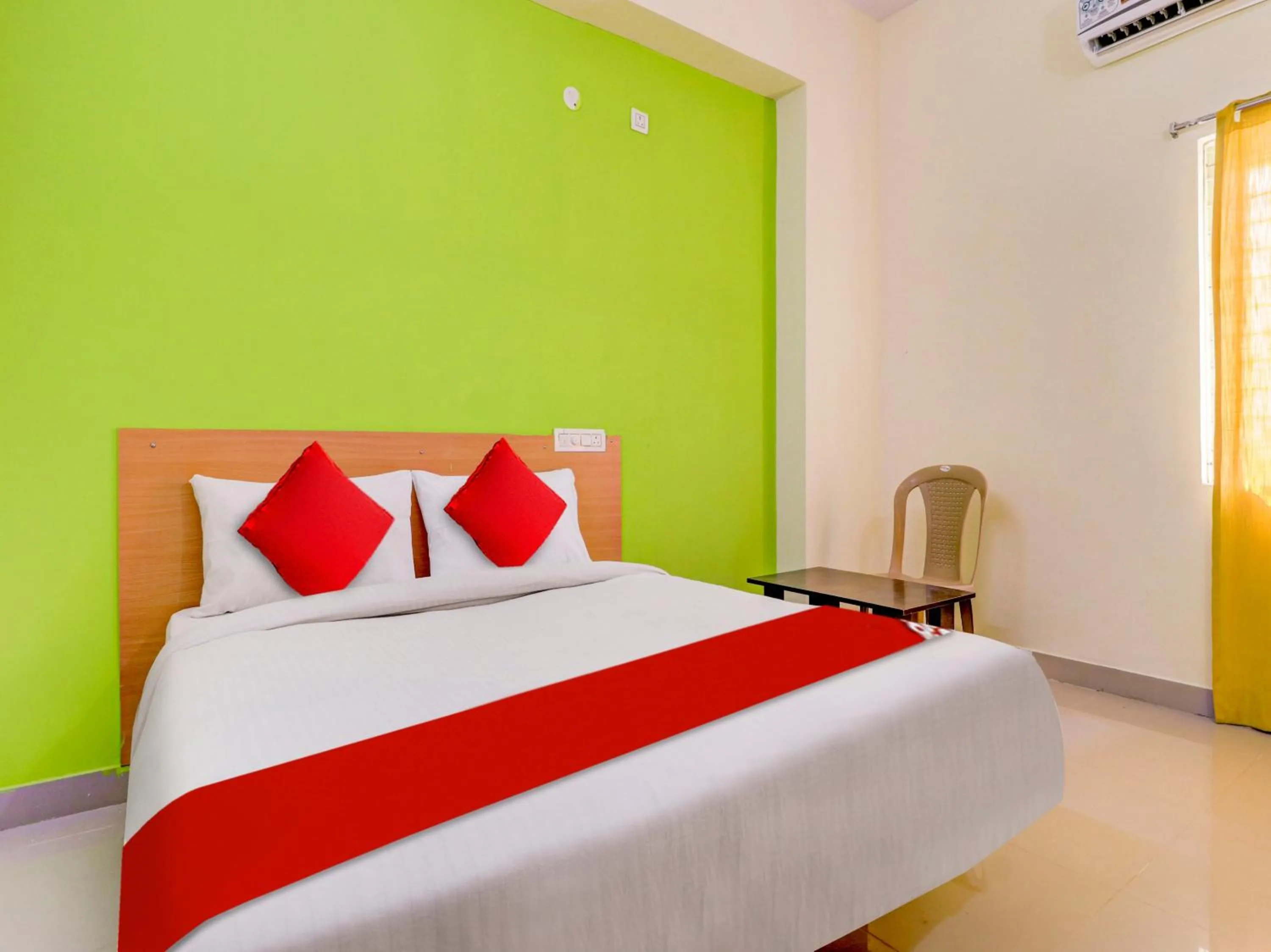 Bedroom, Bed in Super Collection O RBS NFC Road