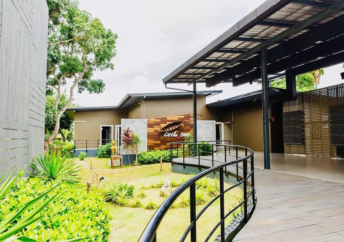 Property building in Rasta Hostel By Little Boat